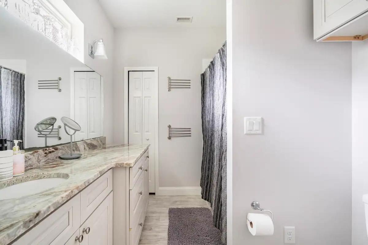Steps from Downtown Historic District-Pet Friendly view 5