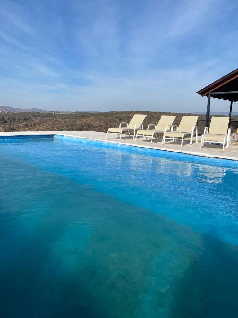 CASA CON PILETA EN ESTANCIA VIEJA