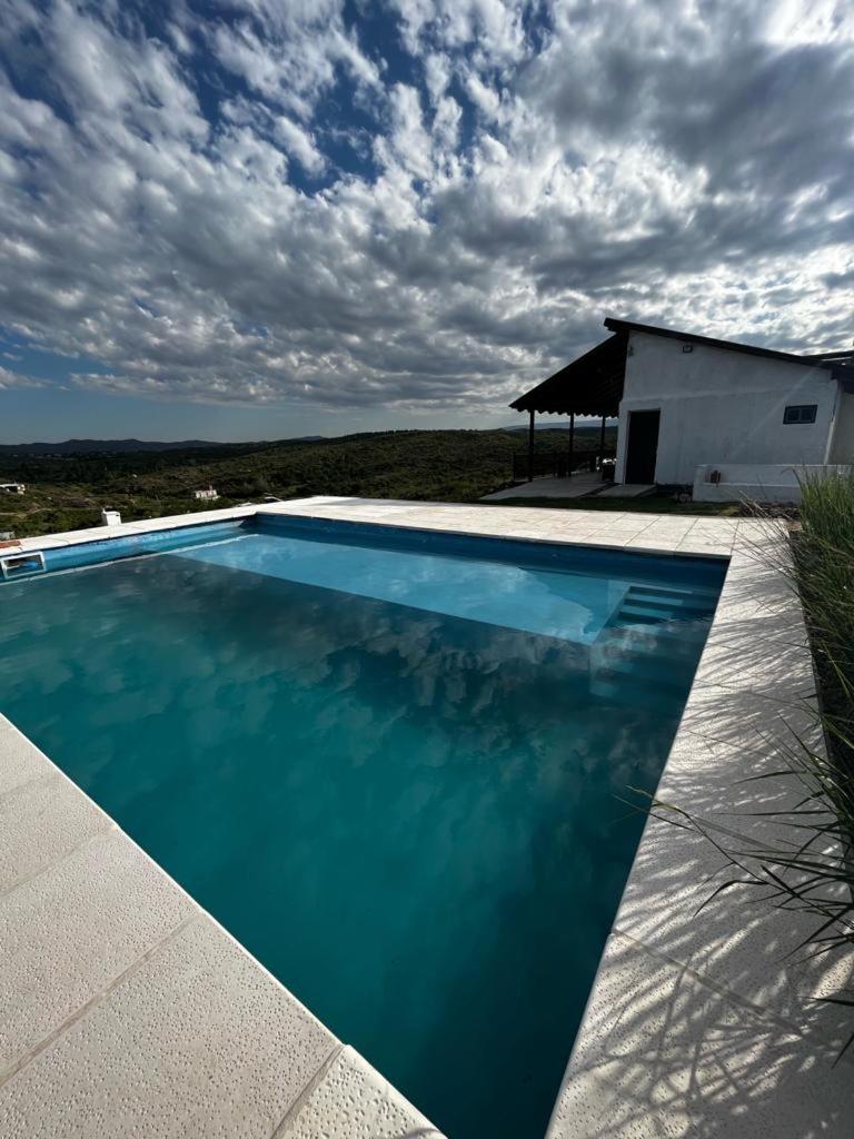 CASA CON PILETA EN ESTANCIA VIEJA