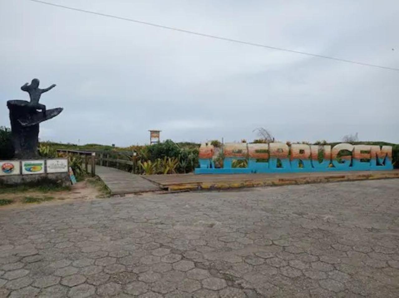 Casa na Praia da Ferrugem com 2 vagas