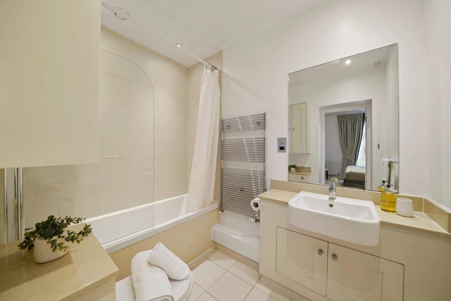 Stylish Family Apartments near Kensington High Street - by Short Stories London
