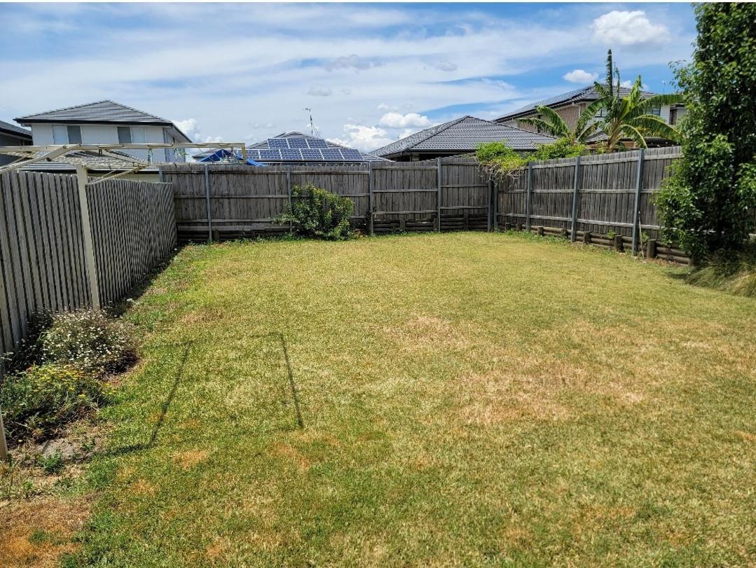 Lovely New 5 Bedroom house + Study/Huge Back Yard