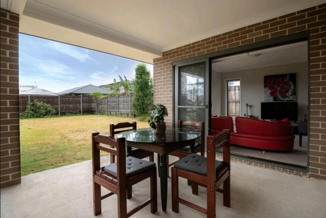 Lovely New 5 Bedroom house + Study/Huge Back Yard