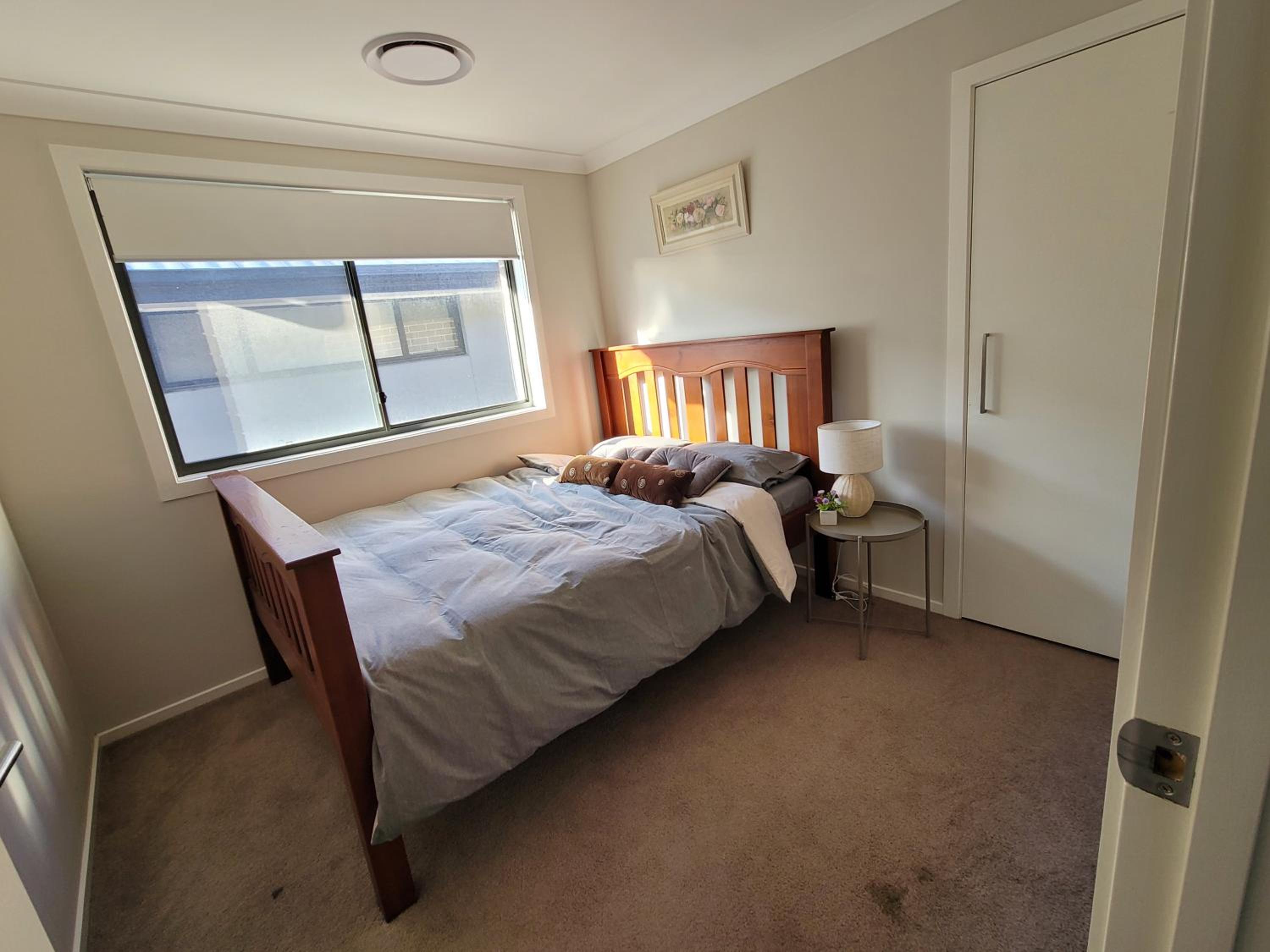 Lovely New 5 Bedroom house + Study/Huge Back Yard