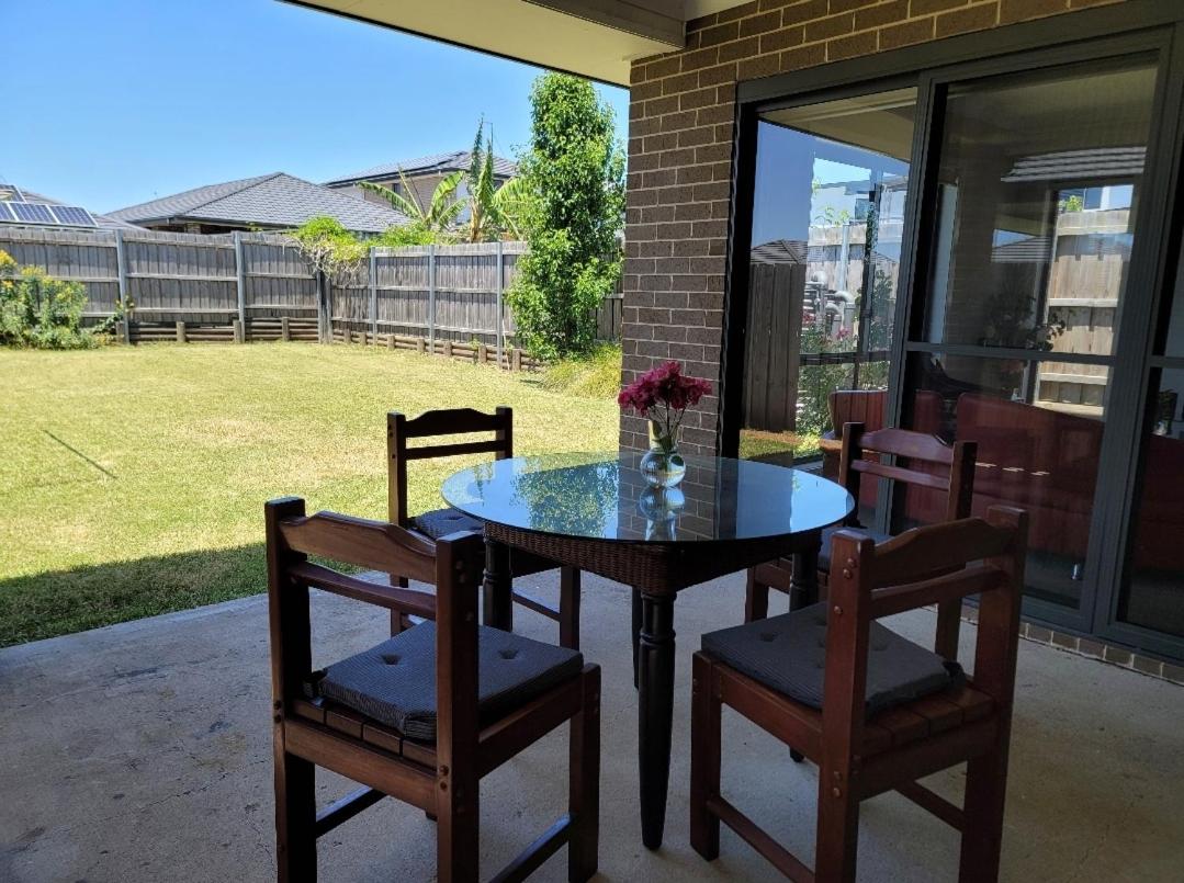 Lovely New 5 Bedroom house + Study/Huge Back Yard