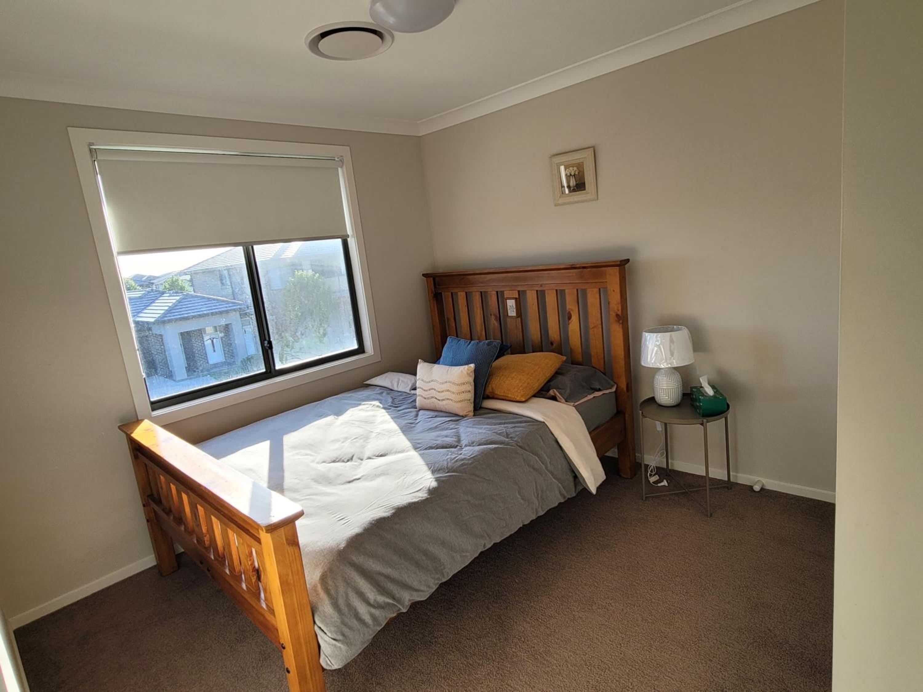 Lovely New 5 Bedroom house + Study/Huge Back Yard