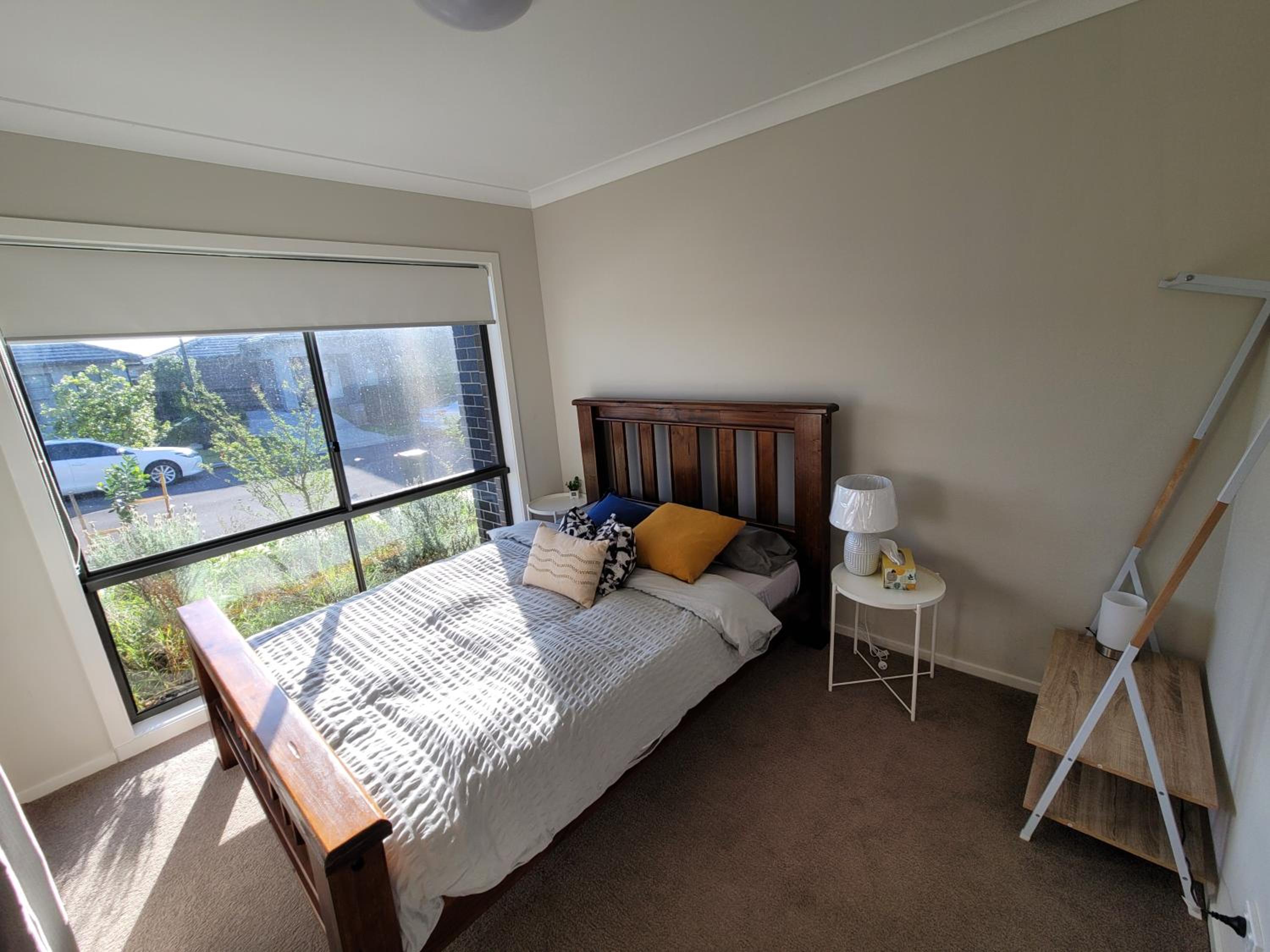 Lovely New 5 Bedroom house + Study/Huge Back Yard