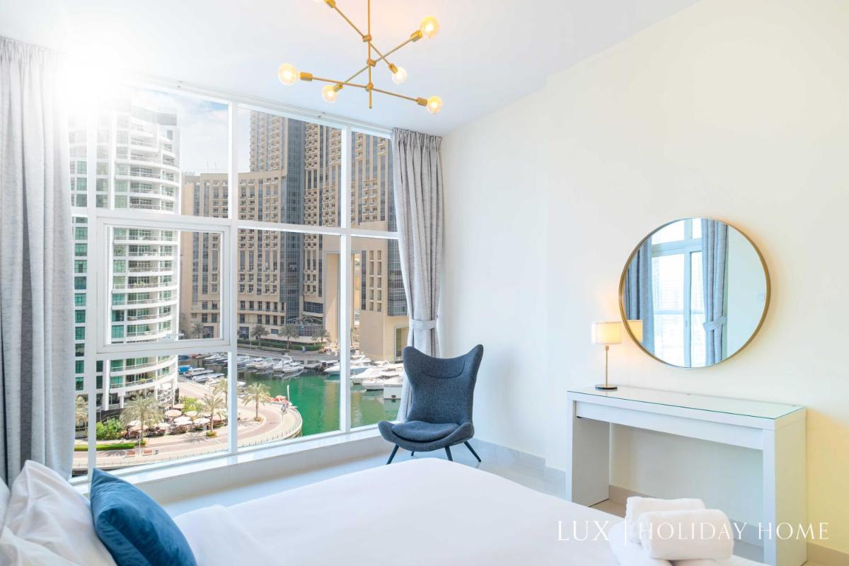 LUX Marina View Prime Location Near Beach