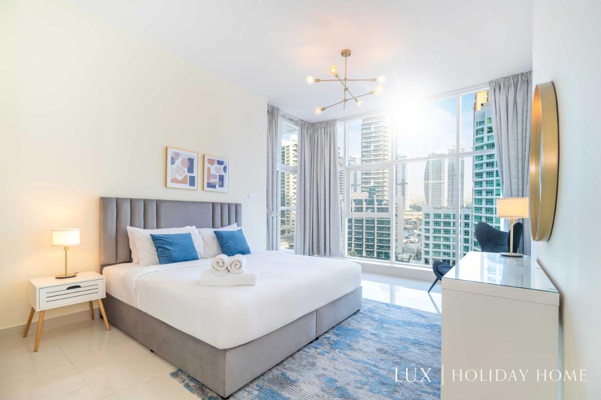 LUX Marina View Prime Location Near Beach