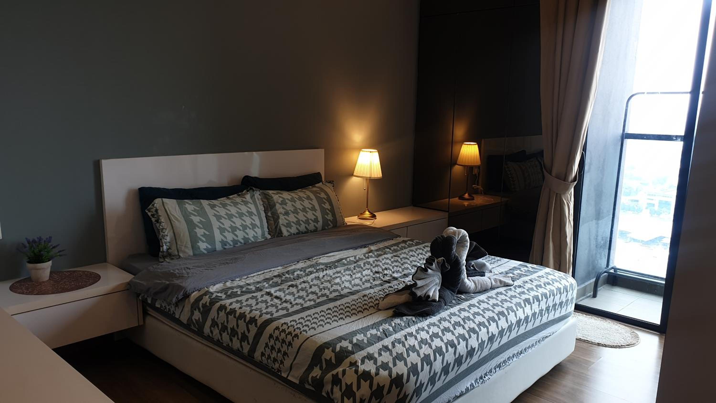 Eshue Designer Suites @ Simfoni Towers photo 4