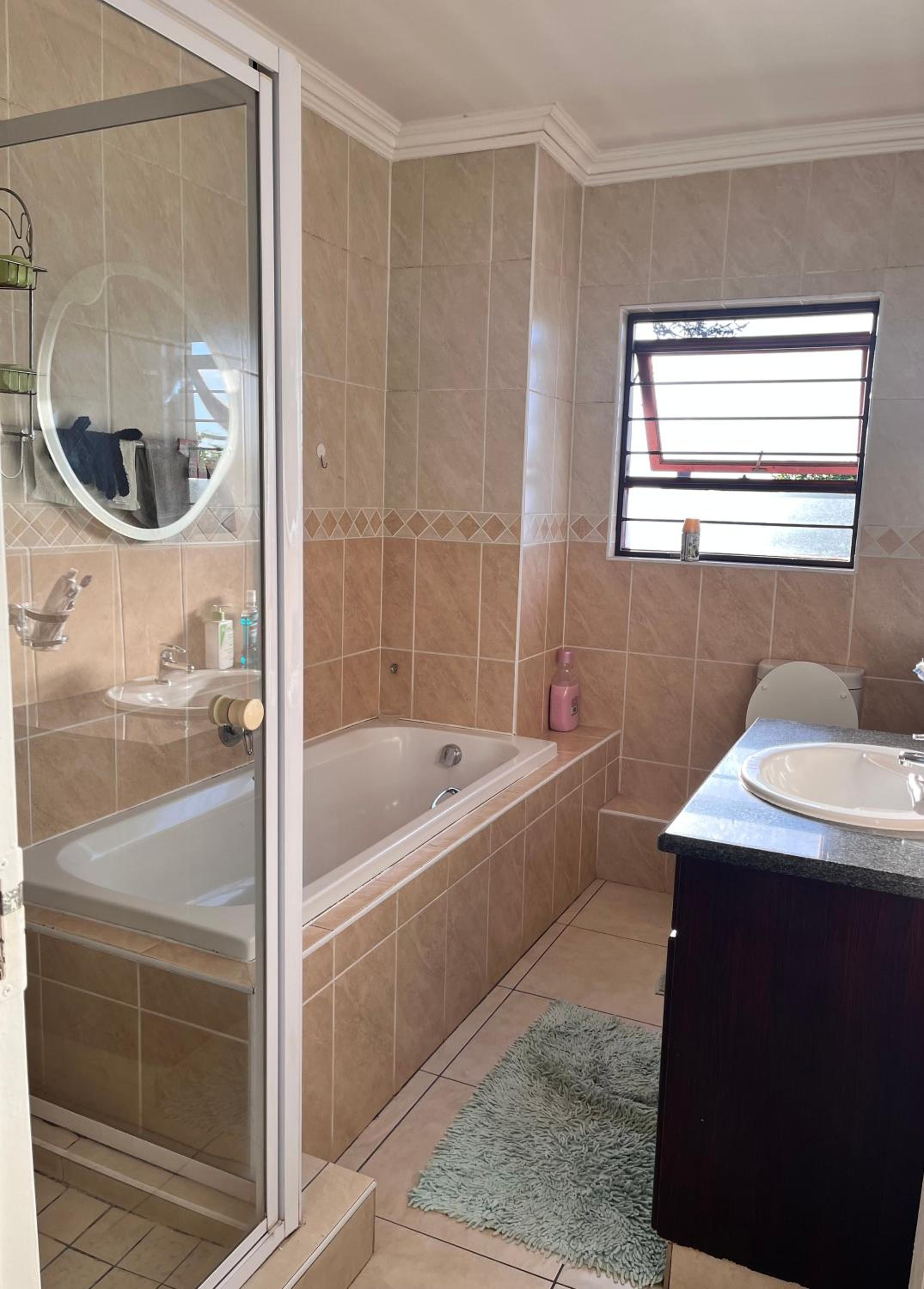 3 Bedroom in Secure Estate Loadshedding free view 4