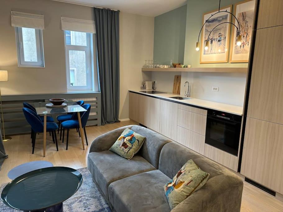 Hella 3, NEW 2-bedroom boutique app, central, parking nearby view 5