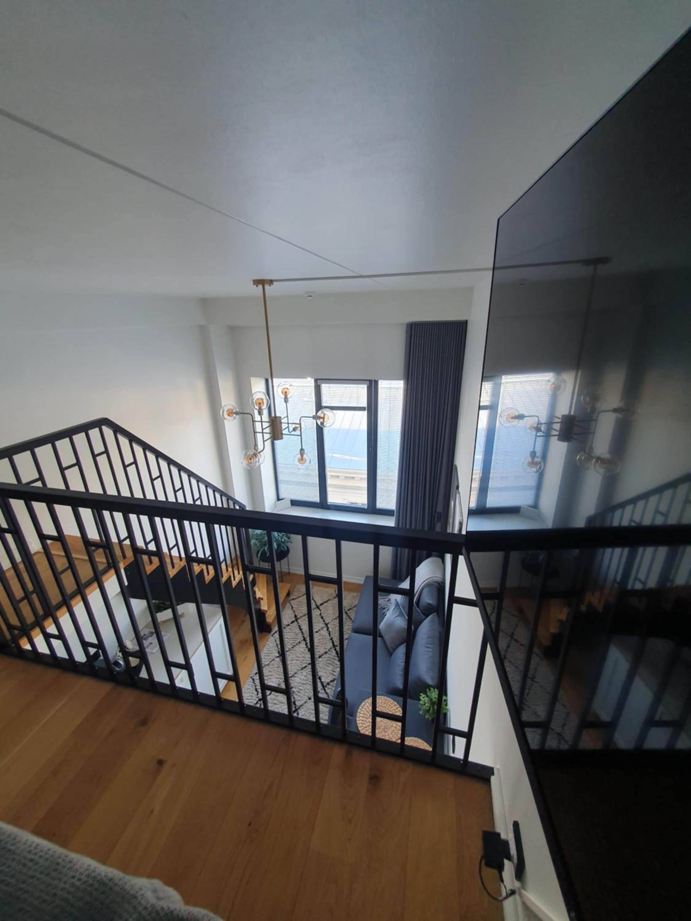 Loft Style Studio Apartment- Free Parking- Free Gym- Keyless Access view 4