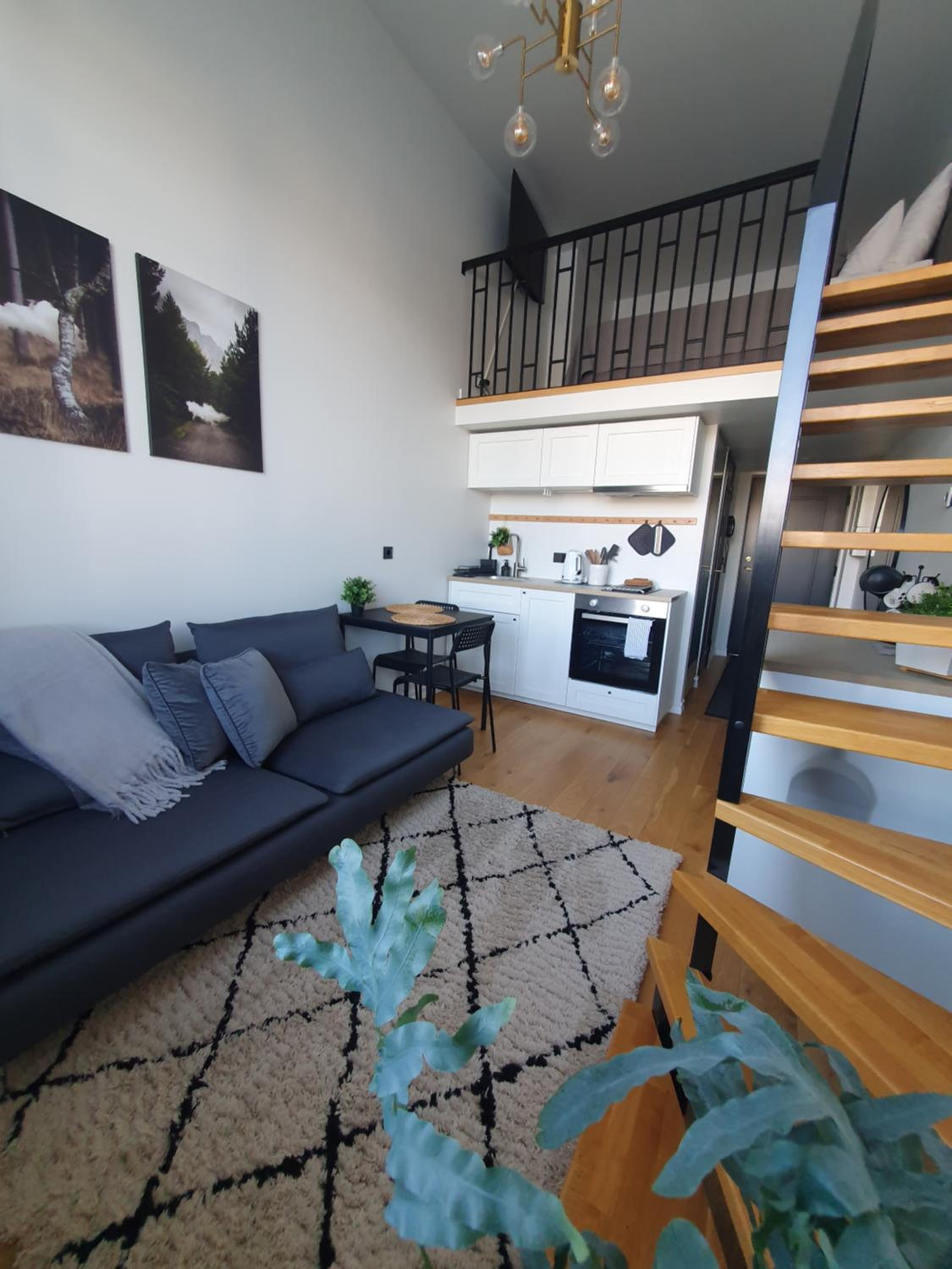 Loft Style Studio Apartment- Free Parking- Free Gym- Keyless Access view 2