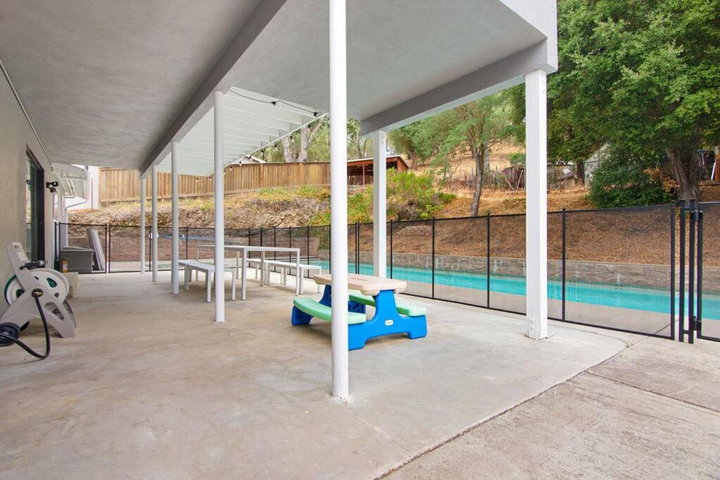 Modern Family Home w/Pool and Hot Tub