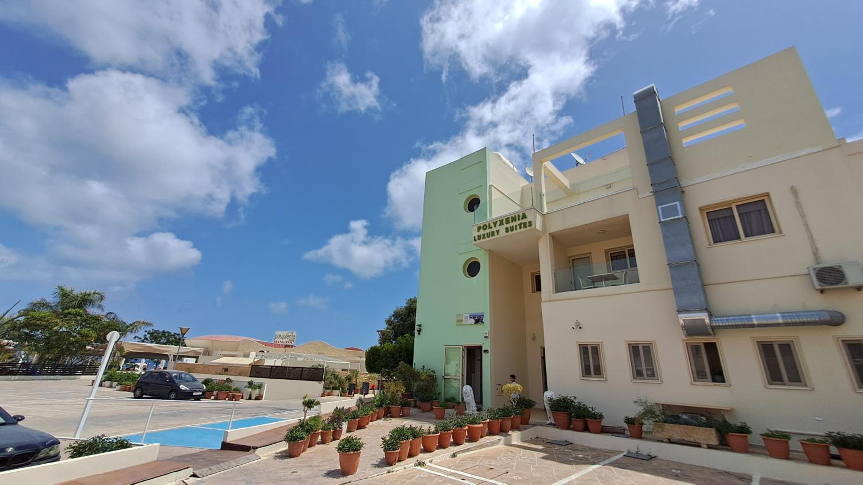 Dream Beach House Steps from the Sea & Free Parking