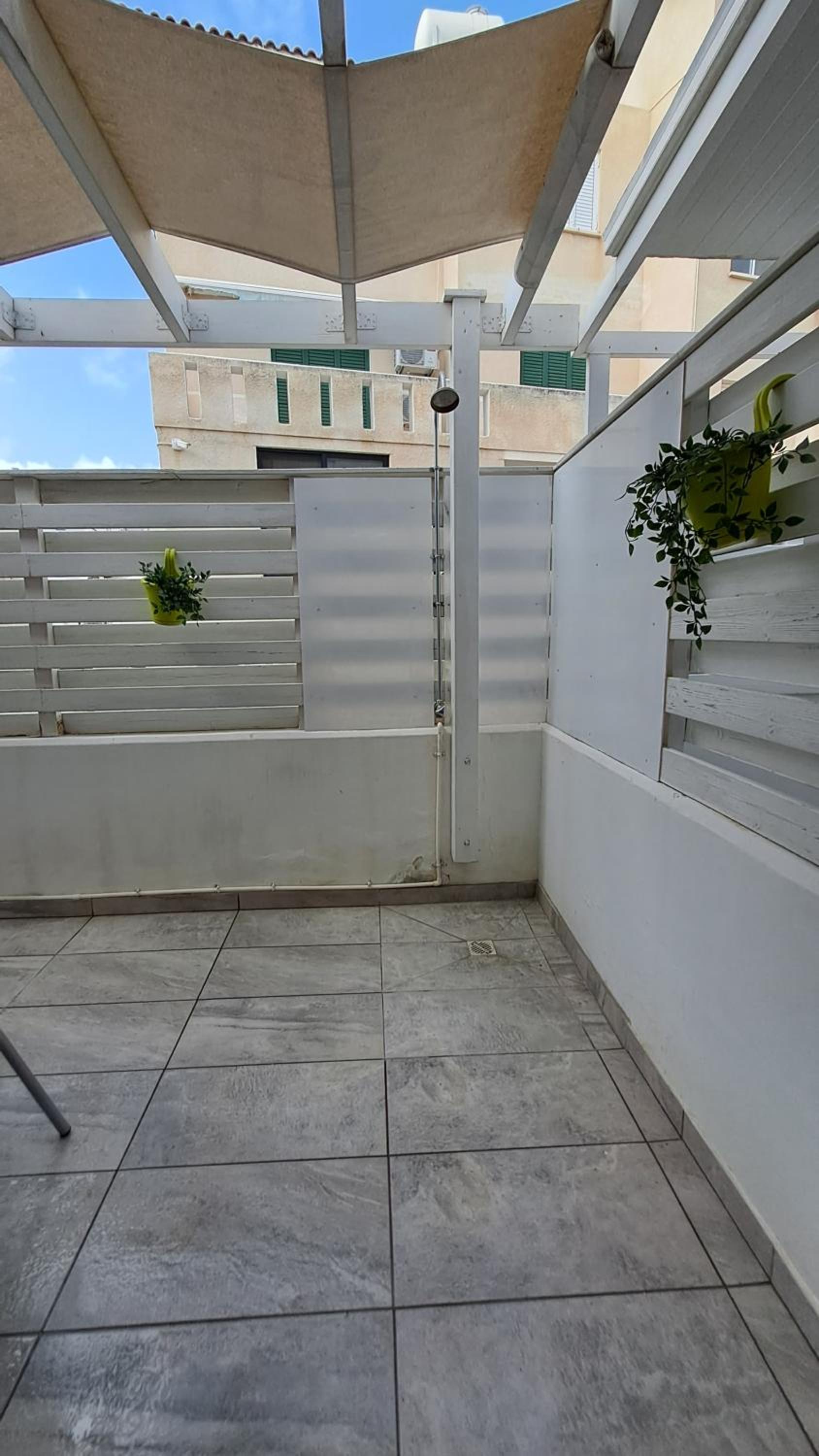 Dream Beach House Steps from the Sea & Free Parking