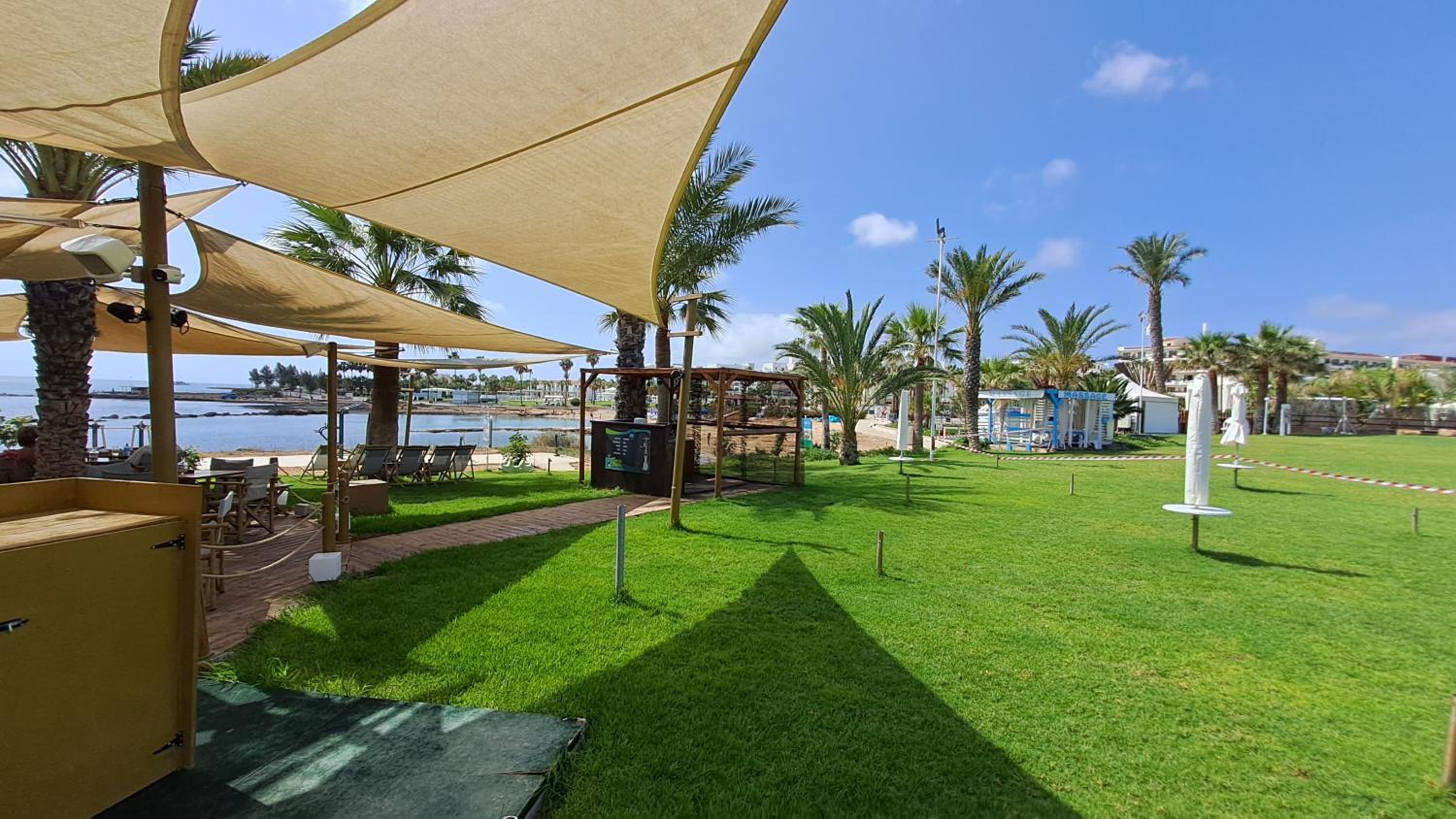 Dream Beach House Steps from the Sea & Free Parking