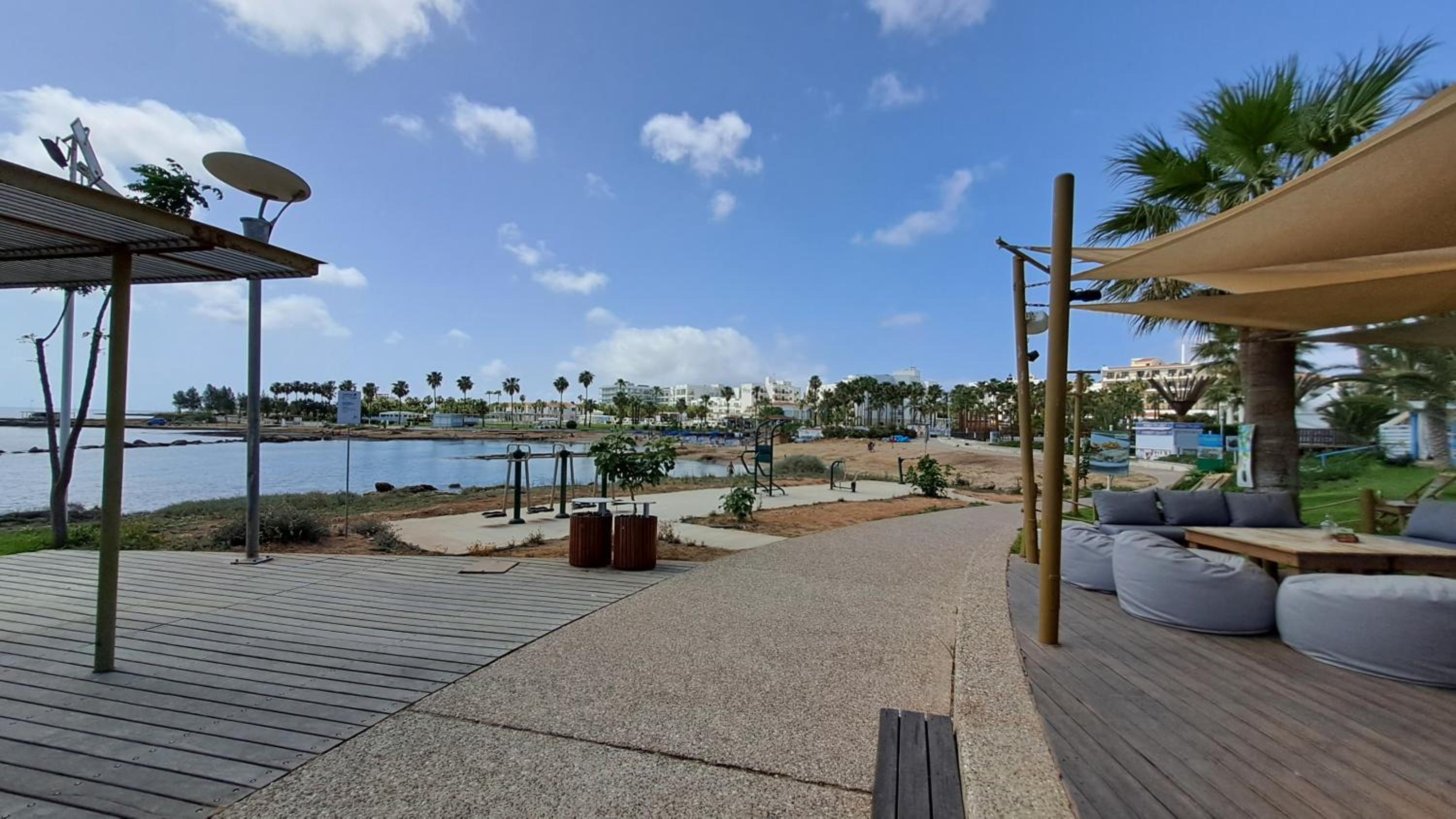 Dream Beach House Steps from the Sea & Free Parking