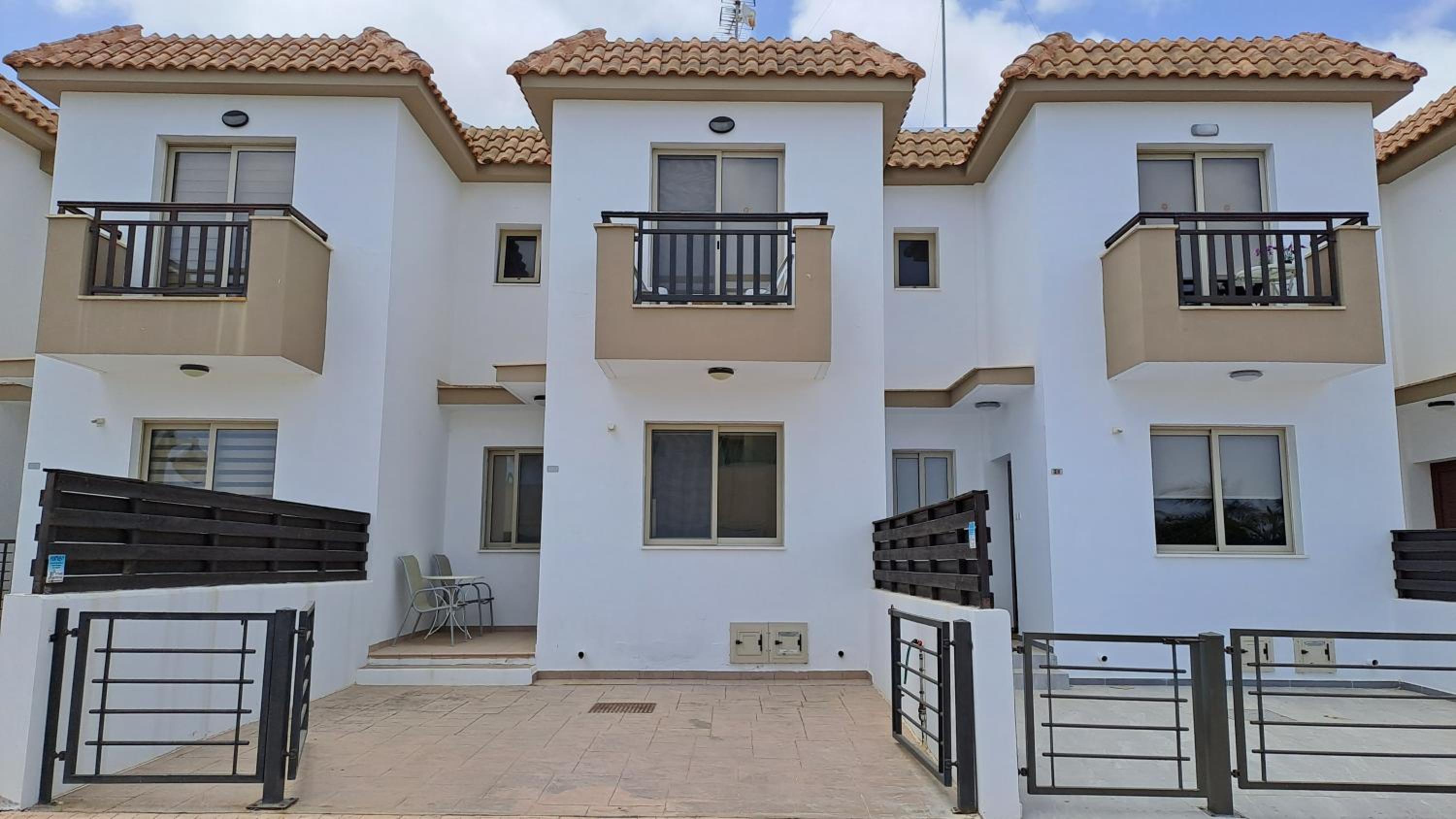 Dream Beach House Steps from the Sea & Free Parking