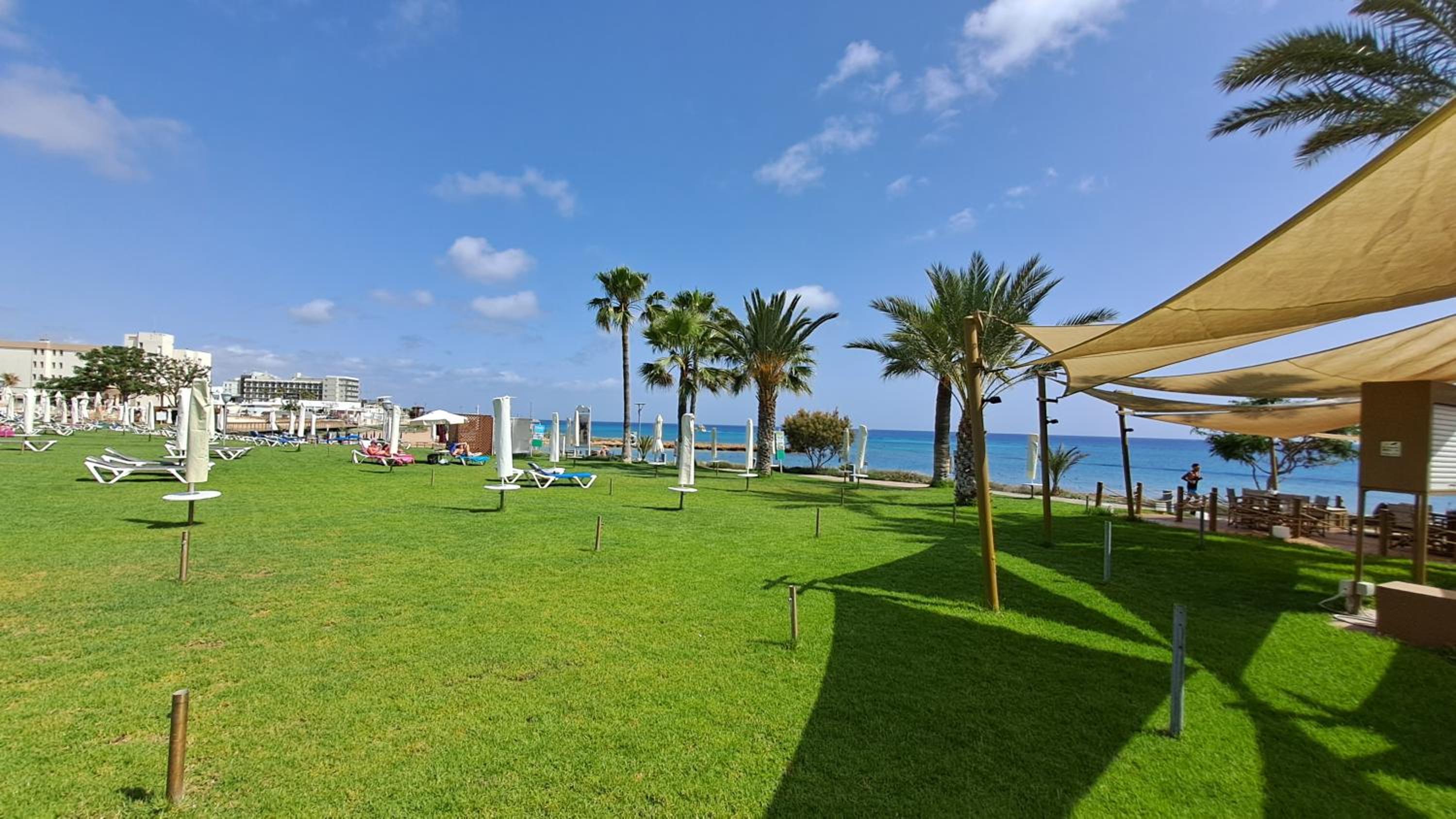 Dream Beach House Steps from the Sea & Free Parking