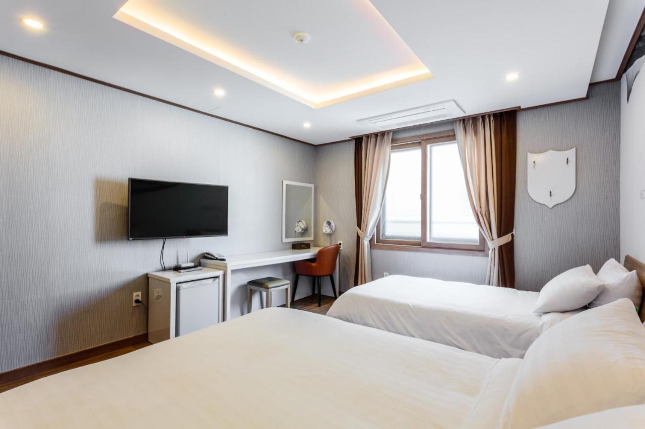 Rex Hotel