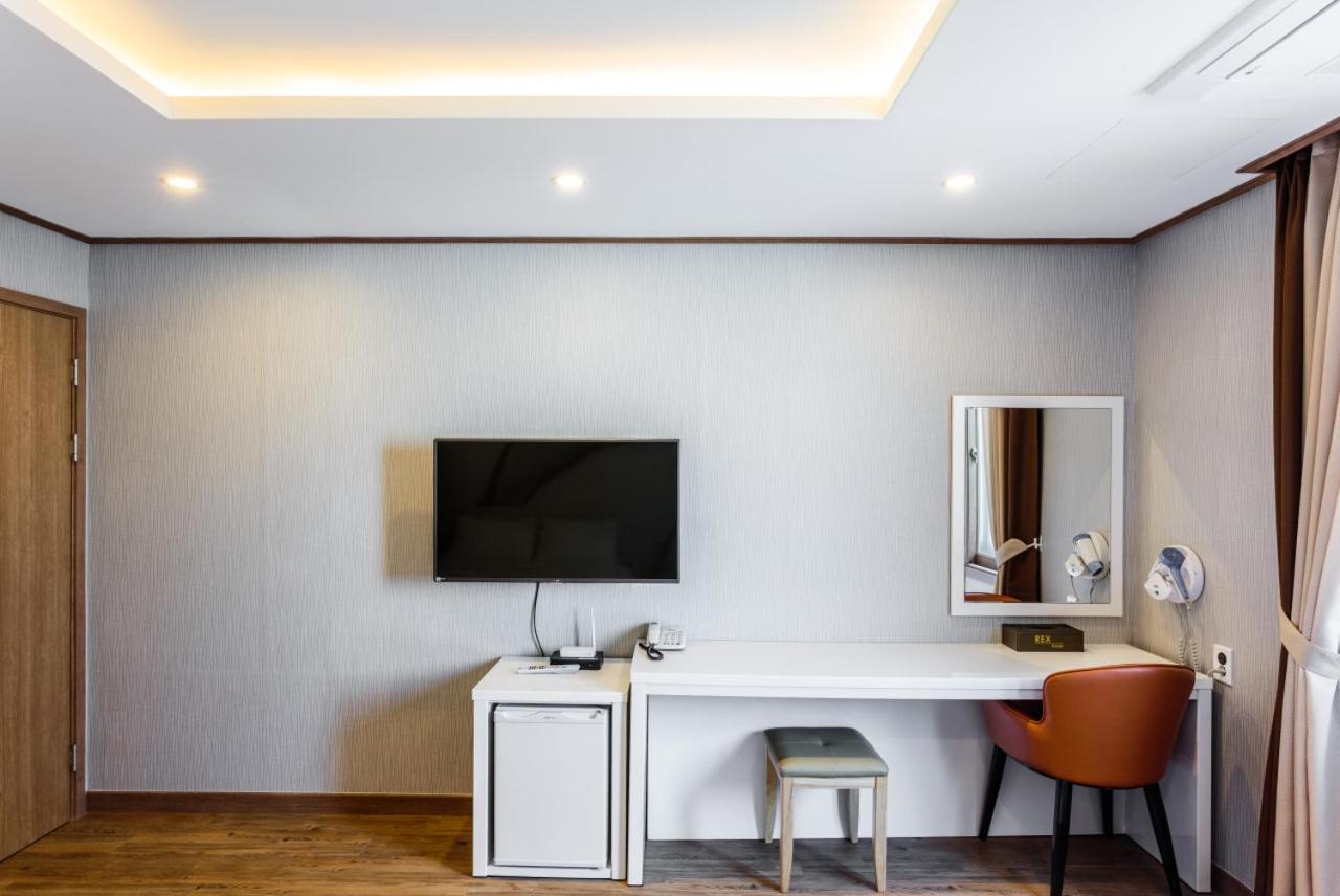 Rex Hotel