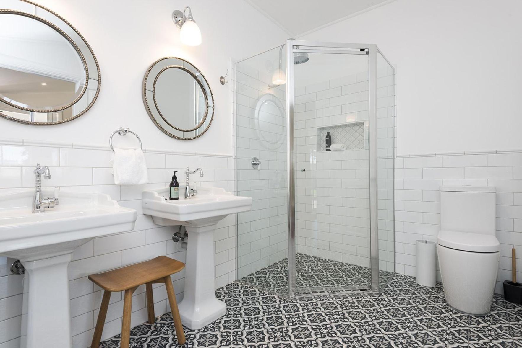 ‘Endsleigh Cottage’ - Modern Luxury, Aged Charm