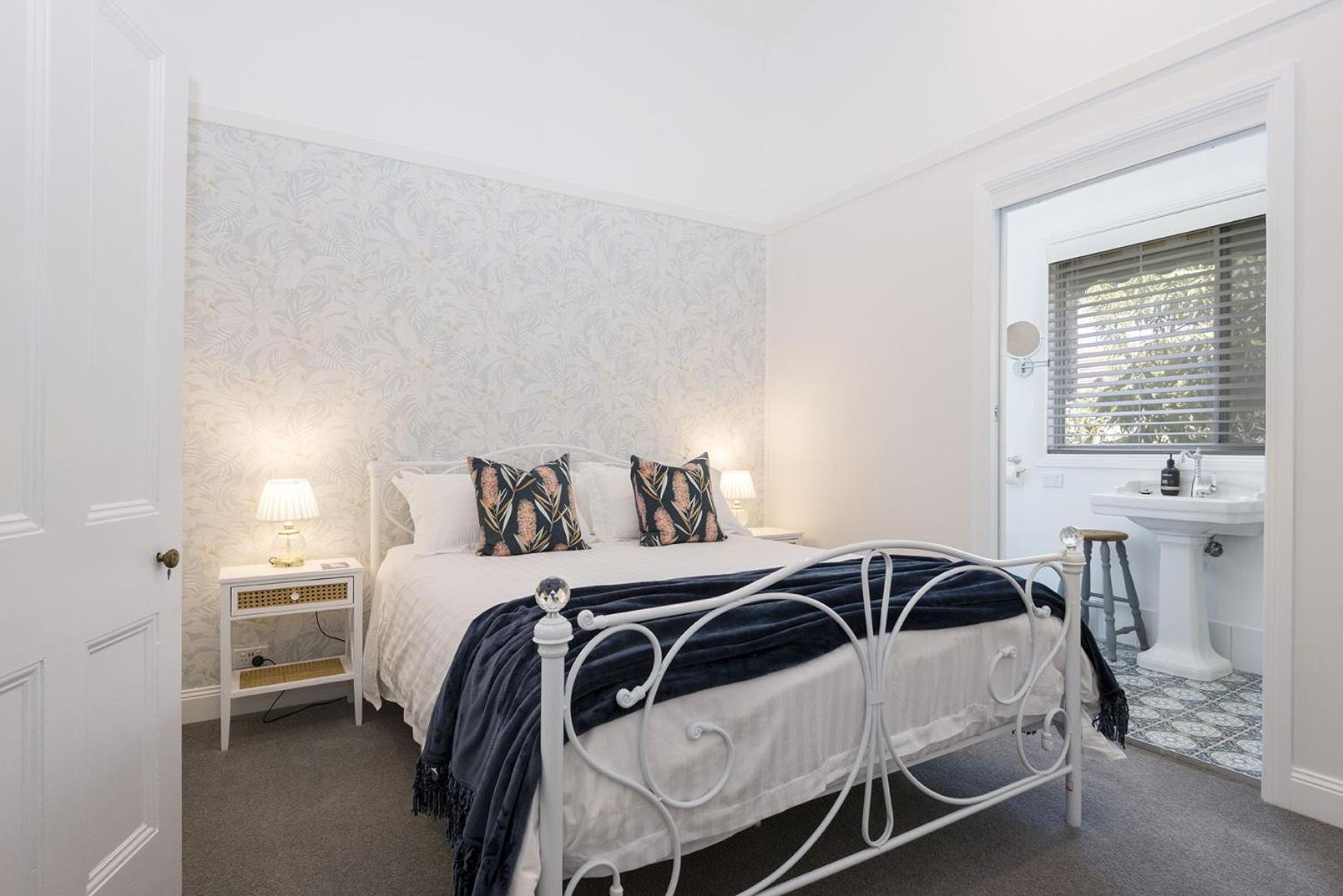 ‘Endsleigh Cottage’ - Modern Luxury, Aged Charm