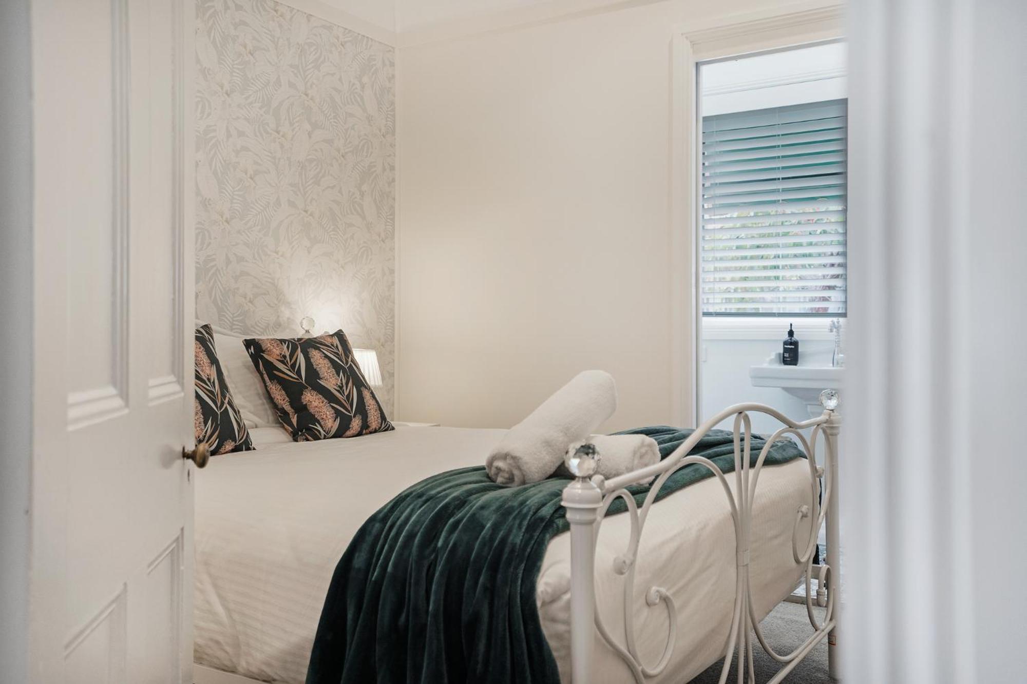 ‘Endsleigh Cottage’ - Modern Luxury, Aged Charm
