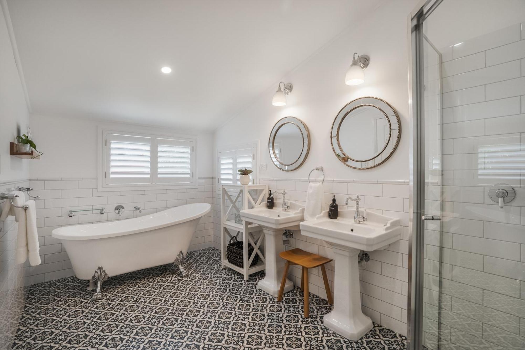 ‘Endsleigh Cottage’ - Modern Luxury, Aged Charm