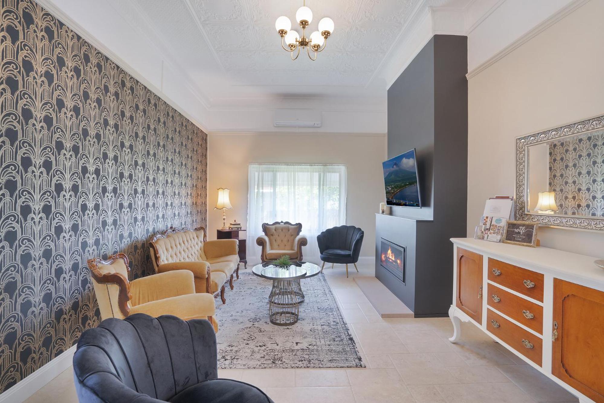 ‘Endsleigh Cottage’ - Modern Luxury, Aged Charm