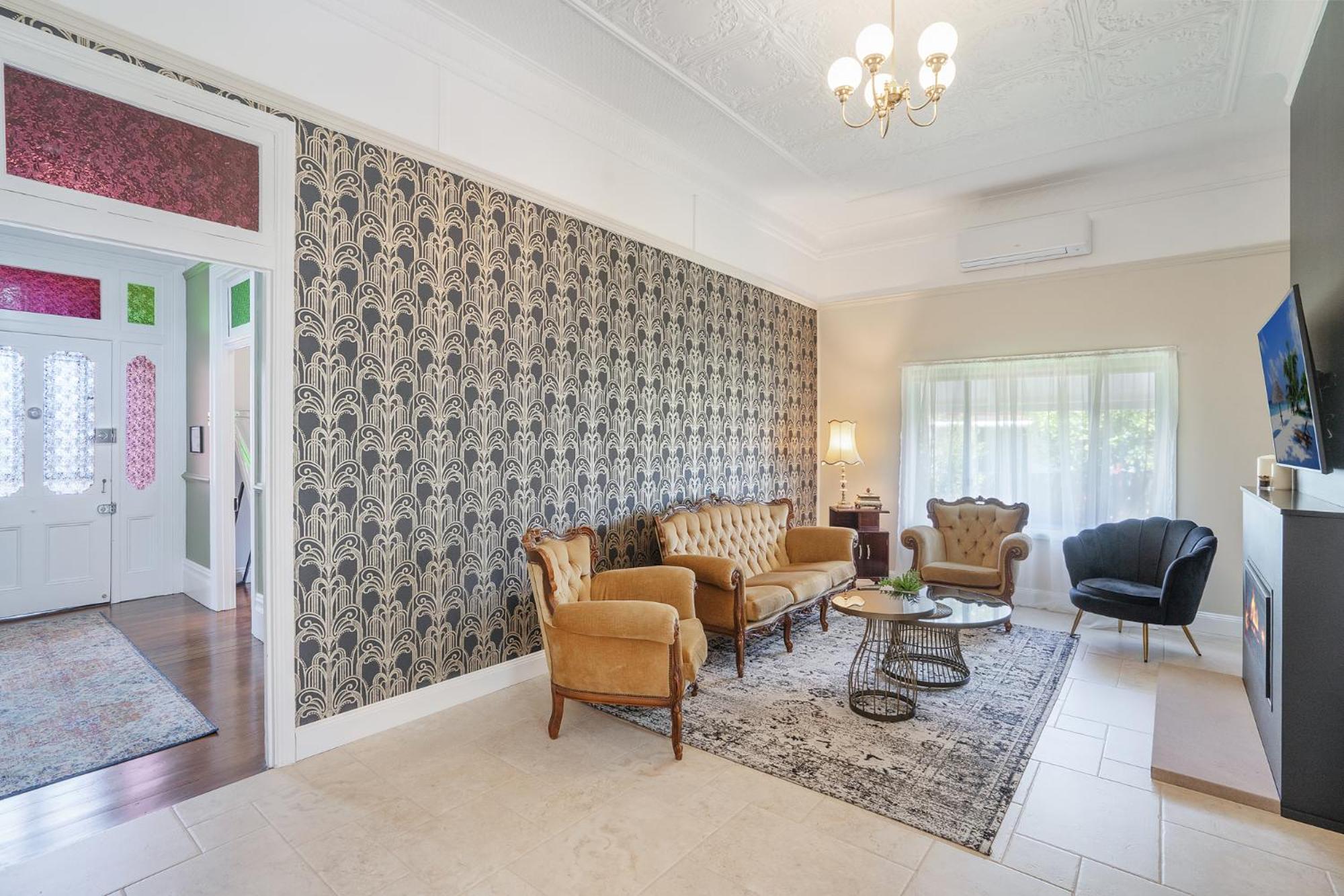 ‘Endsleigh Cottage’ - Modern Luxury, Aged Charm