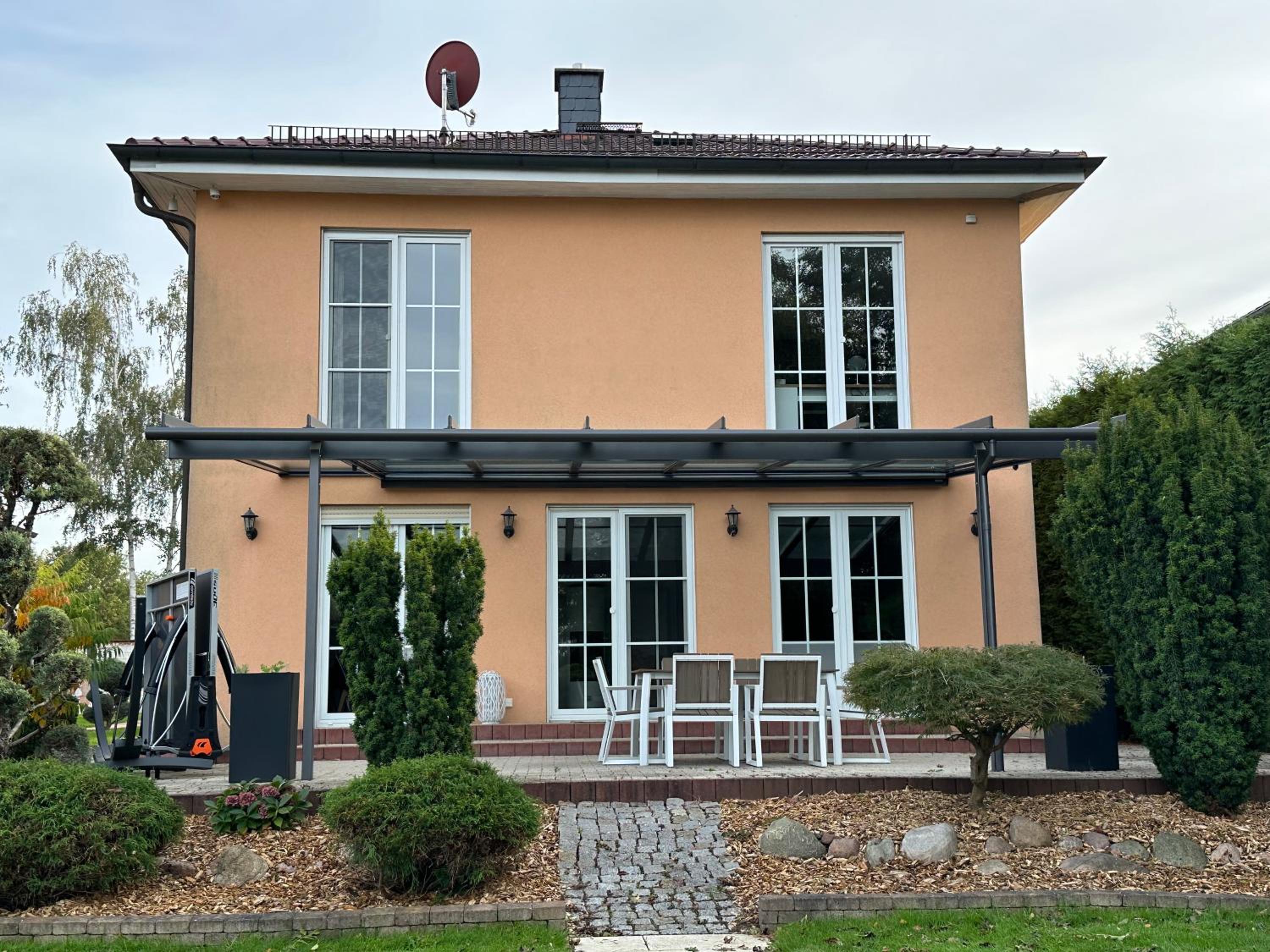 Stadtvilla in Leipzig 7 Personen 3 Schlafzimmer 2 Bäder Garten und Terrasse zentral gelegen Messe Innenstadt Seen