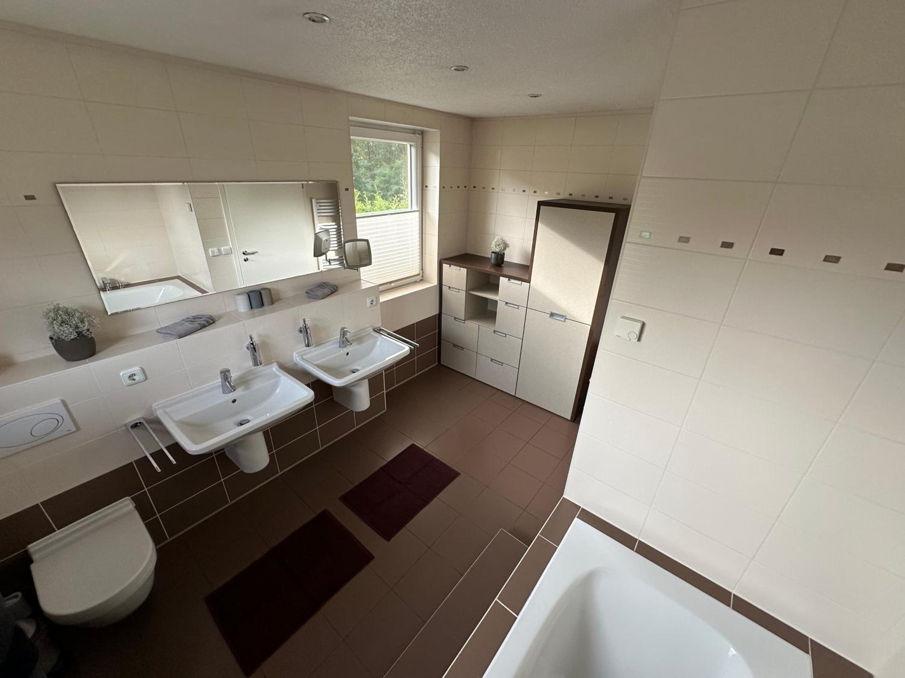 Stadtvilla in Leipzig 7 Personen 3 Schlafzimmer 2 Bäder Garten und Terrasse zentral gelegen Messe Innenstadt Seen