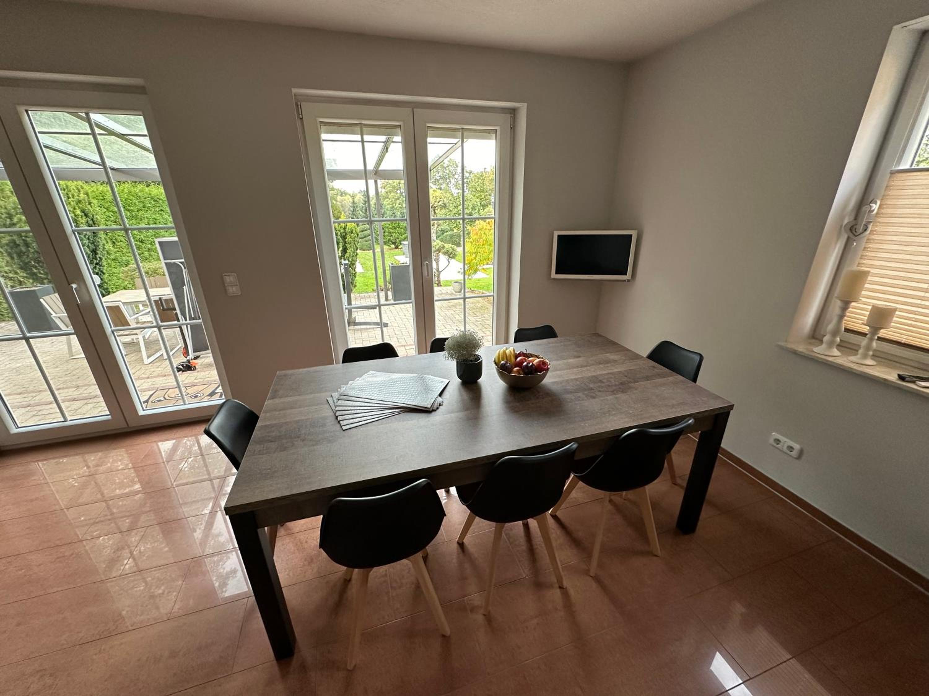 Stadtvilla in Leipzig 7 Personen 3 Schlafzimmer 2 Bäder Garten und Terrasse zentral gelegen Messe Innenstadt Seen
