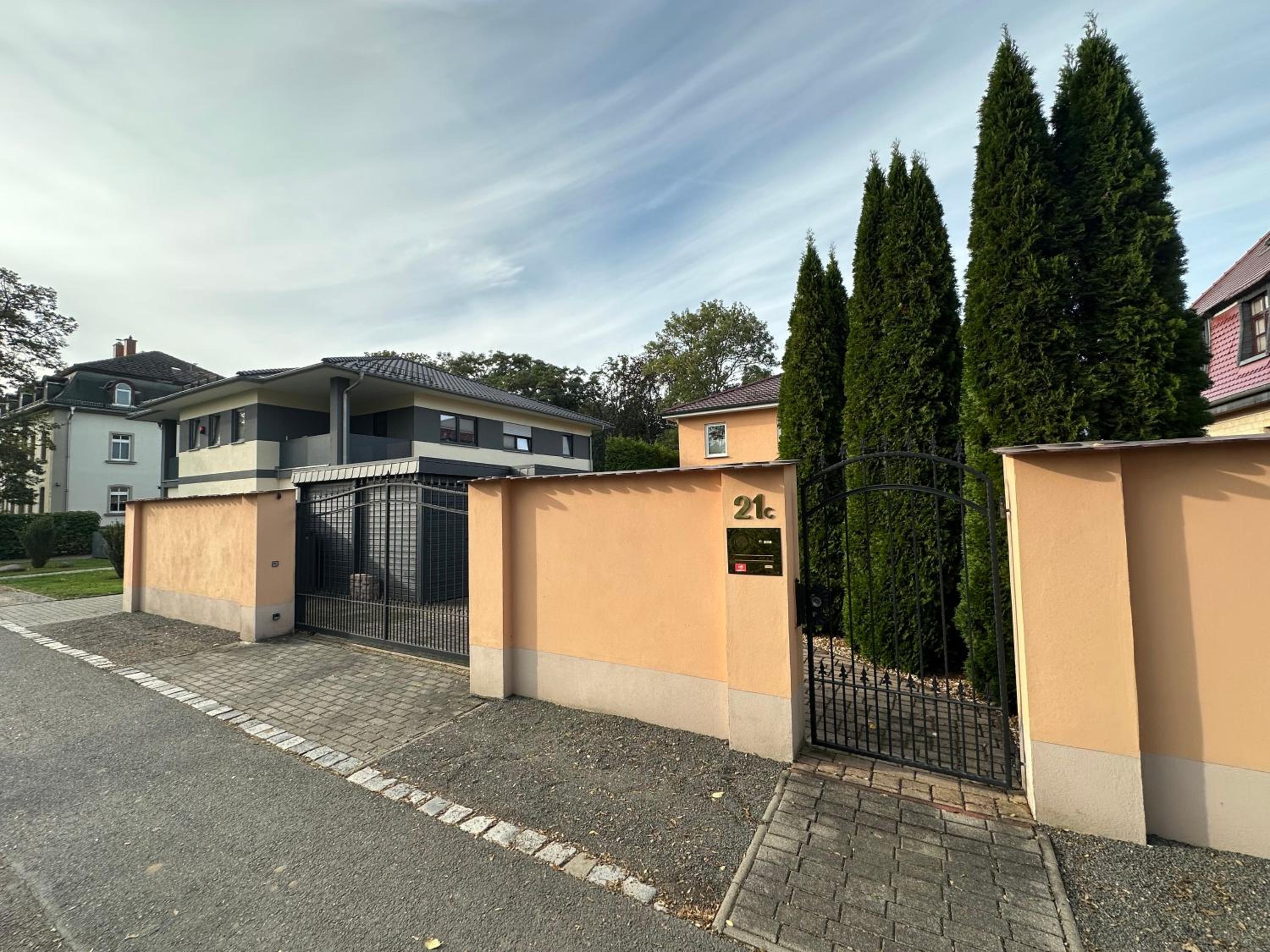 Stadtvilla in Leipzig 7 Personen 3 Schlafzimmer 2 Bäder Garten und Terrasse zentral gelegen Messe Innenstadt Seen