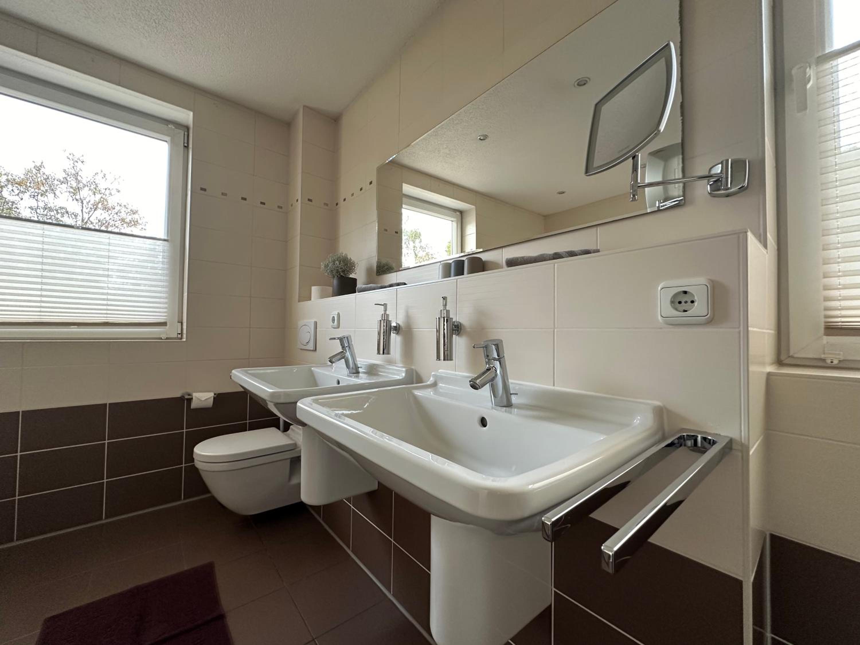 Stadtvilla in Leipzig 7 Personen 3 Schlafzimmer 2 Bäder Garten und Terrasse zentral gelegen Messe Innenstadt Seen