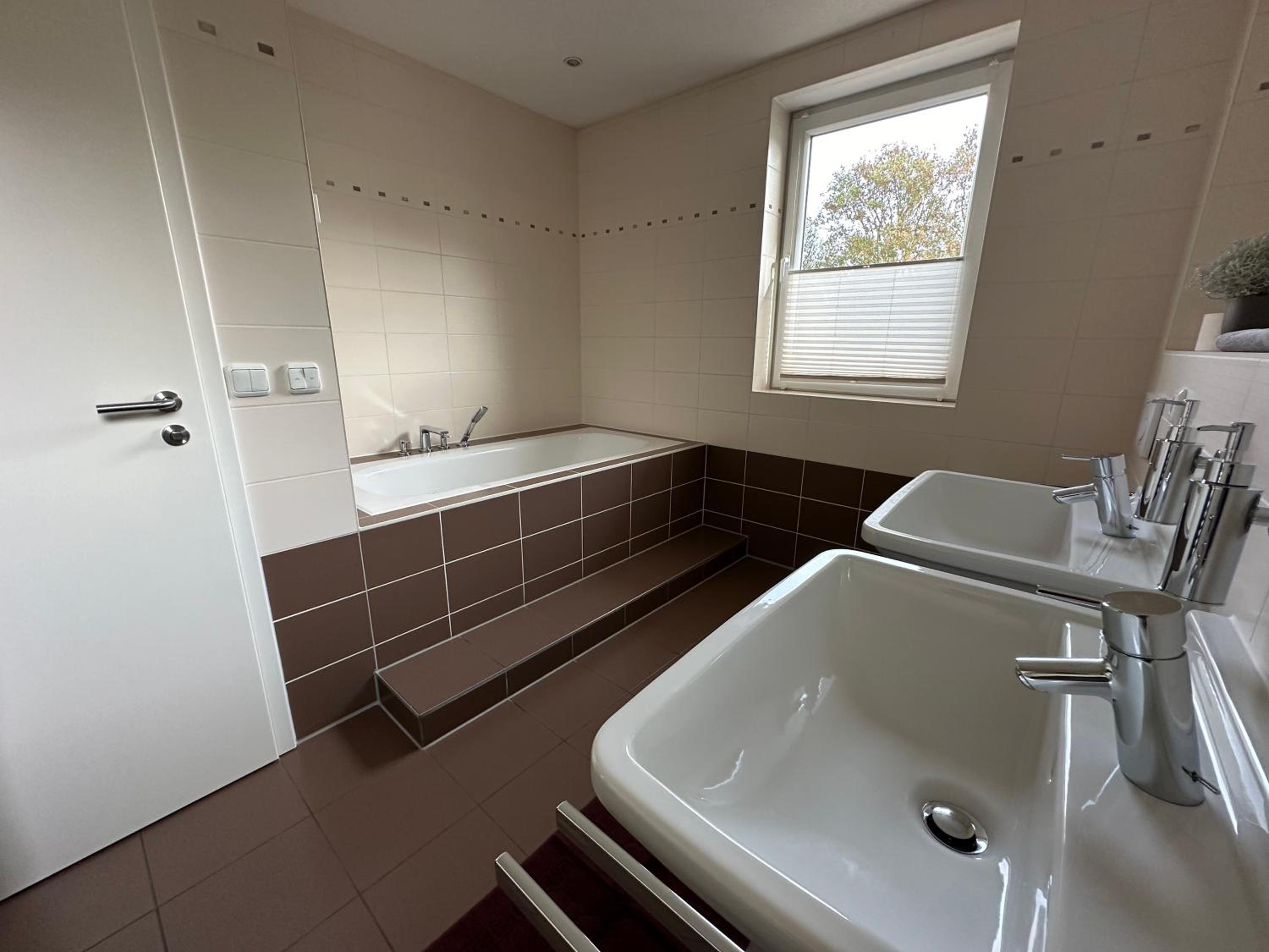 Stadtvilla in Leipzig 7 Personen 3 Schlafzimmer 2 Bäder Garten und Terrasse zentral gelegen Messe Innenstadt Seen