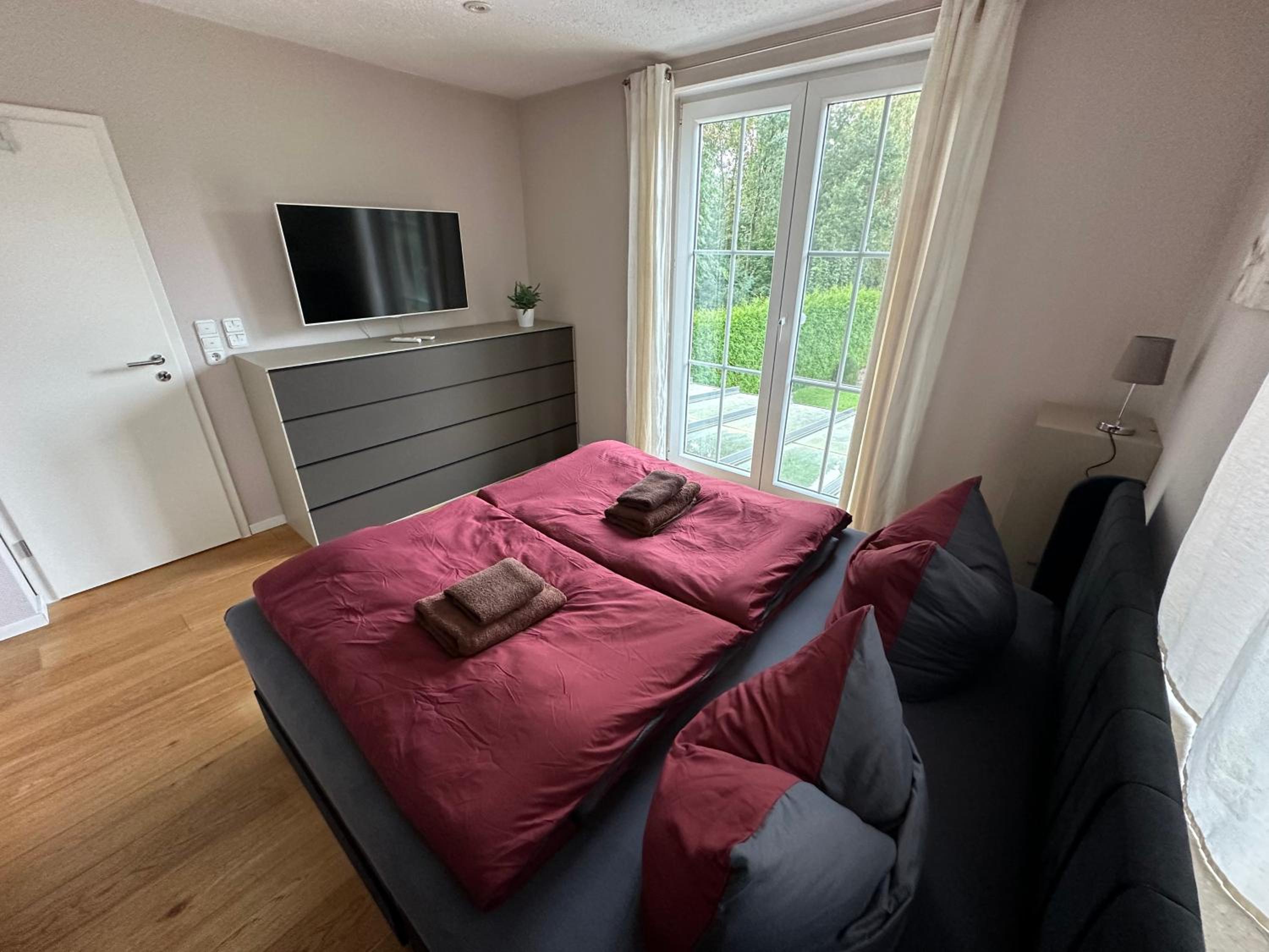 Stadtvilla in Leipzig 7 Personen 3 Schlafzimmer 2 Bäder Garten und Terrasse zentral gelegen Messe Innenstadt Seen