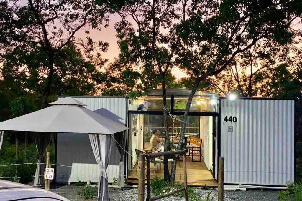 Casa Container com piscina