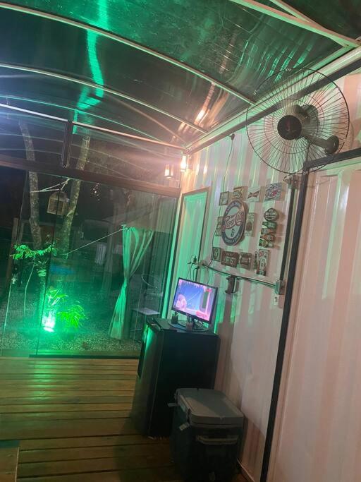 Casa Container com piscina