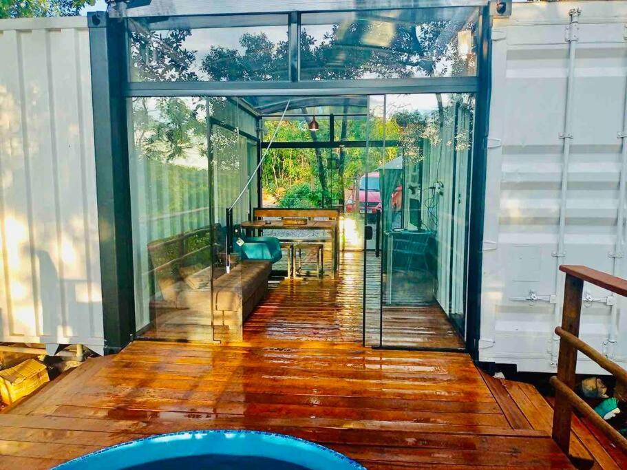 Casa Container com piscina