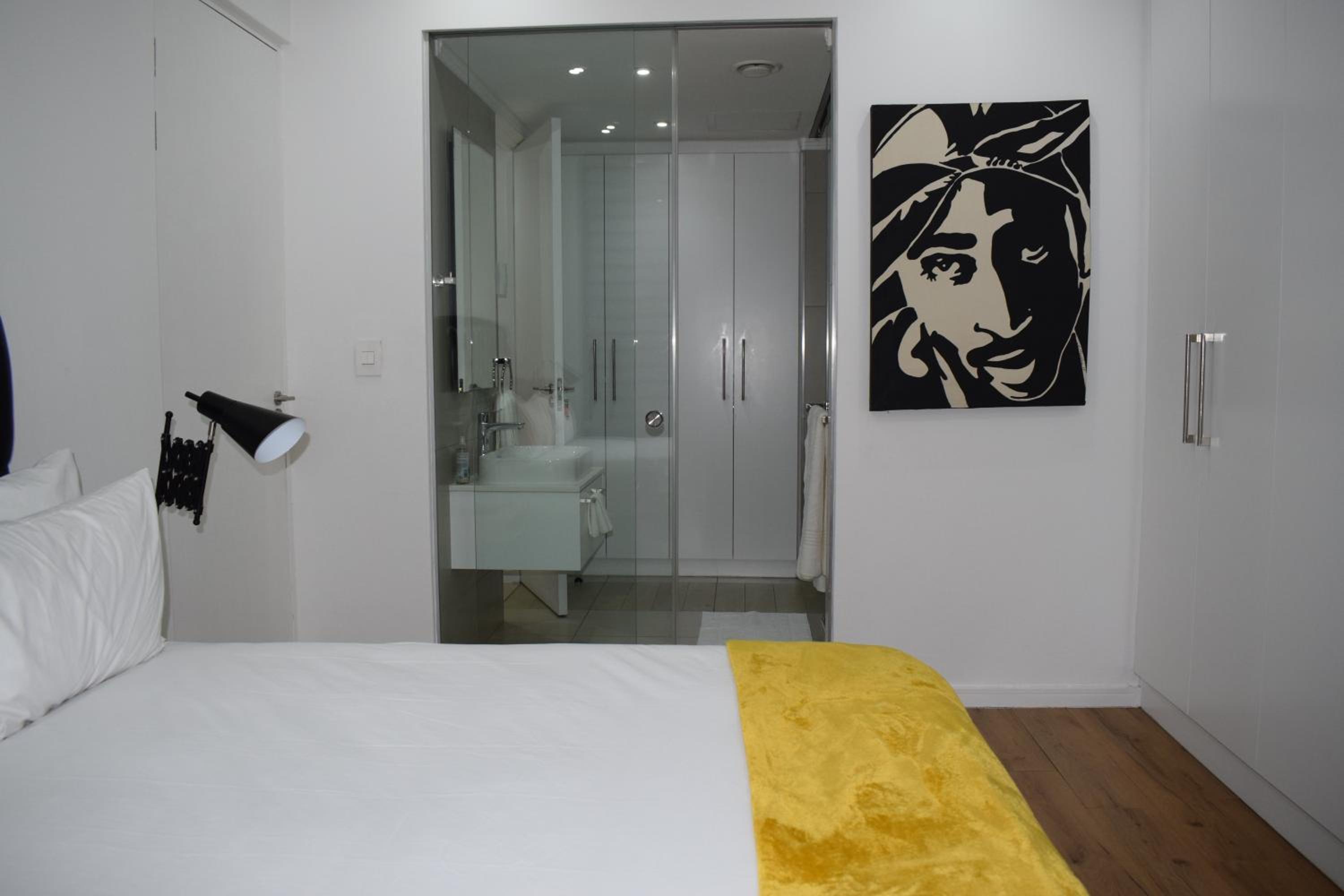 Sandton Apartment 15 West Road South