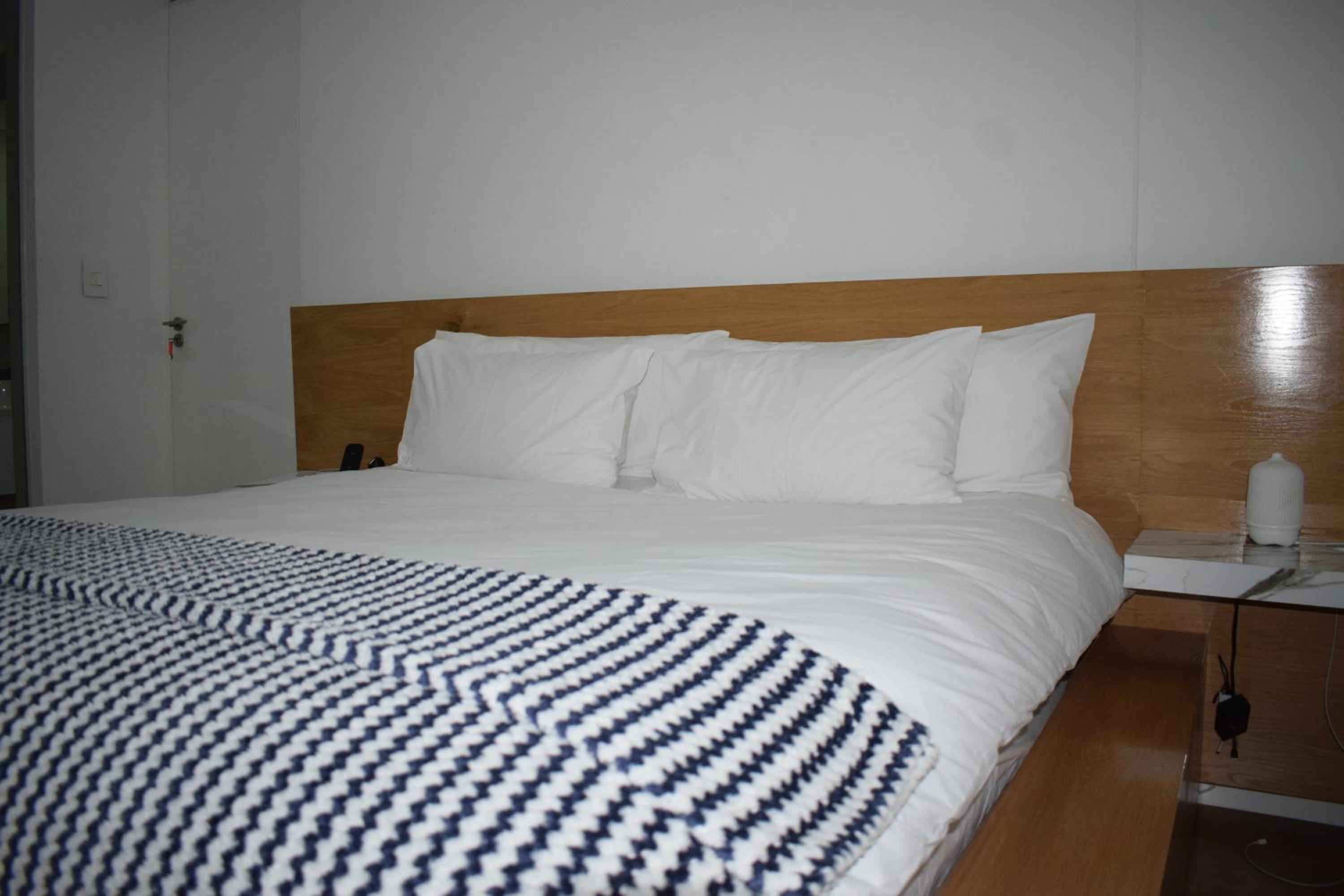 Sandton Apartment 15 West Road South