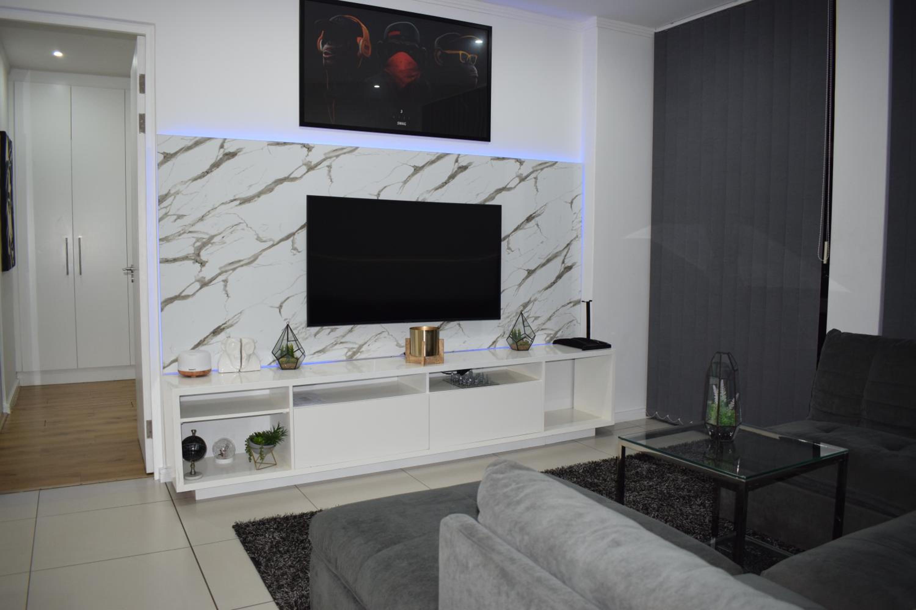 Sandton Apartment 15 West Road South