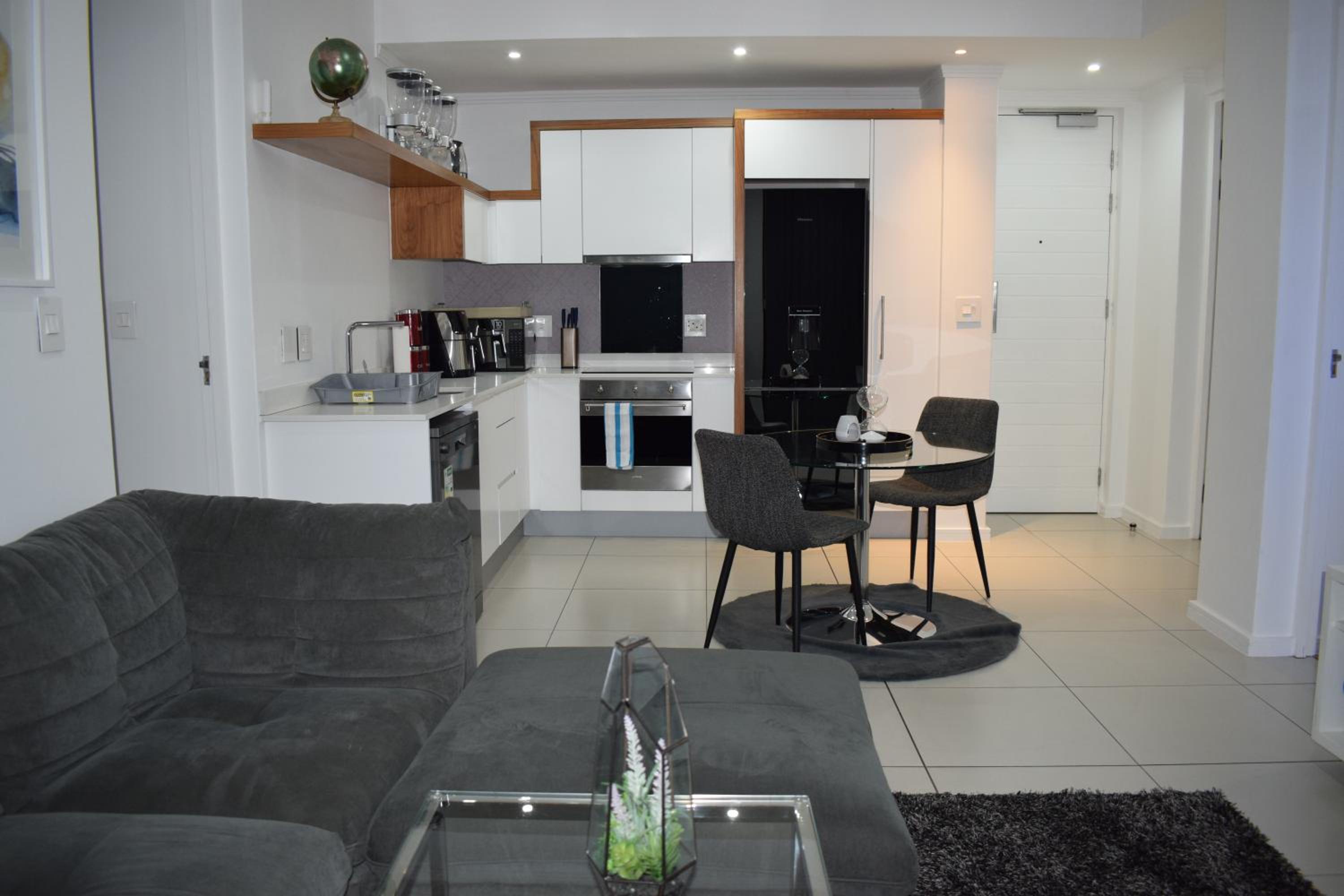 Sandton Apartment 15 West Road South
