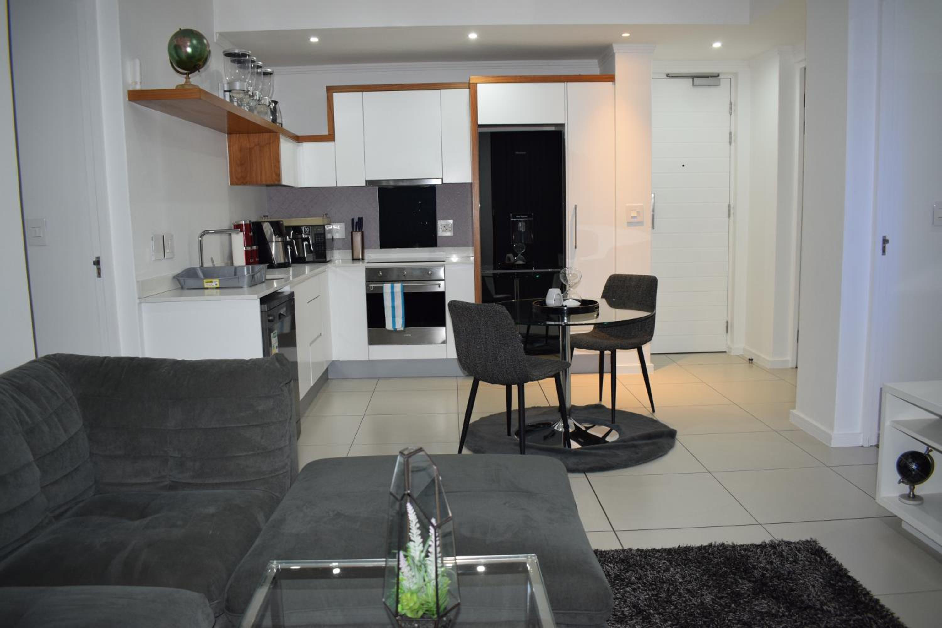 Sandton Apartment 15 West Road South