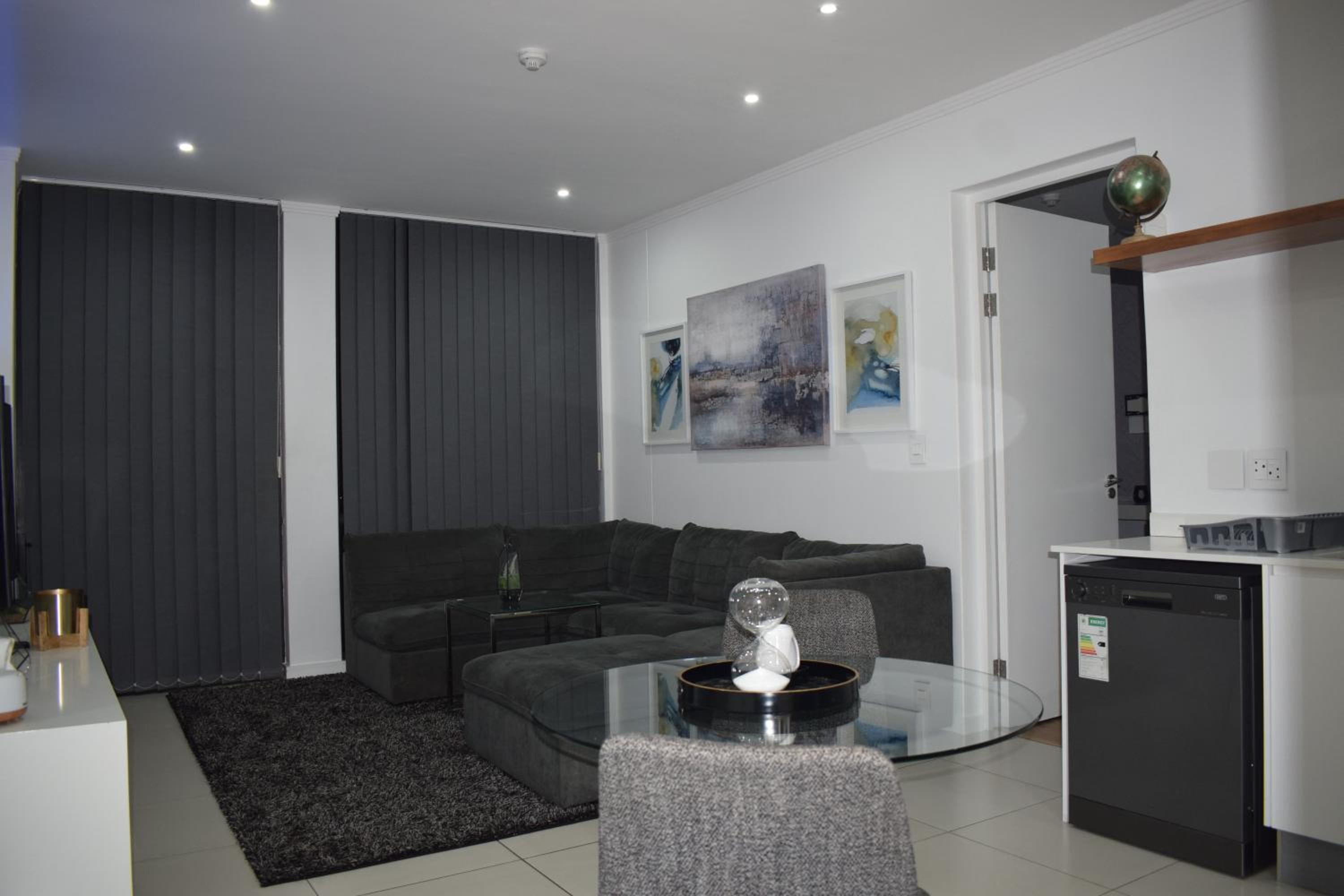 Sandton Apartment 15 West Road South
