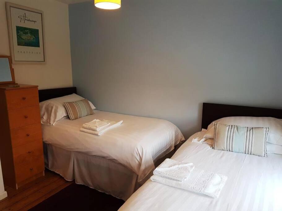 GROVE HOUSE by BOURNECOAST - A Pleasant Family Home by Kings Park with Decking and Parking - HB4179 view 5